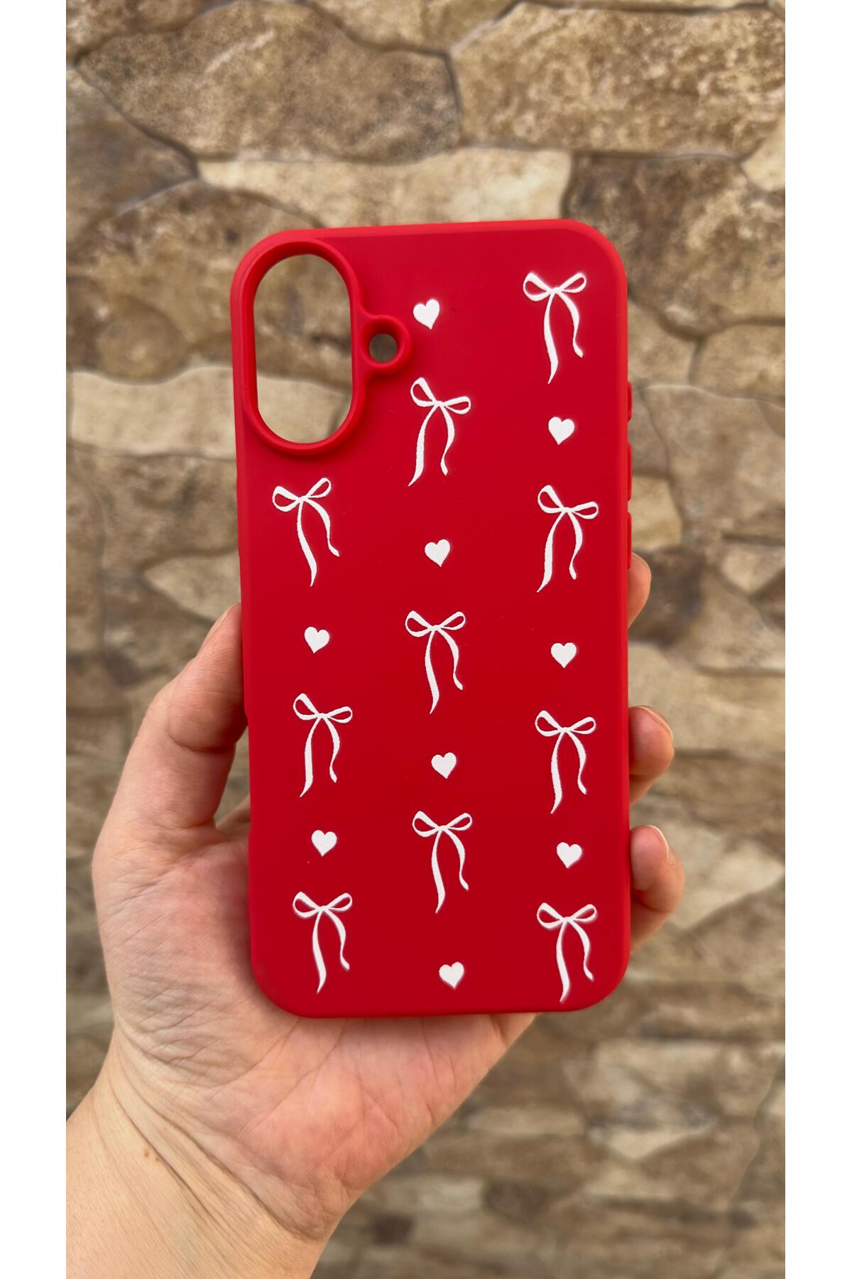 iPhone 16 Plus Uyumlu Kalpli Fiyonk Desenli Silikon Darbe Emici Klasik Korumalı Rubber Kılıf