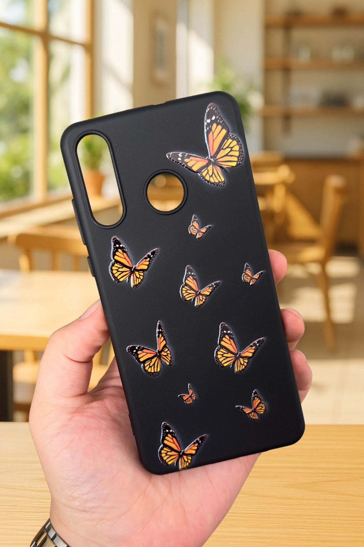 HUAWEİ P20 LİTE Uyumlu Turuncu Kelebek Desenli Silikon Darbe Emici Klasik Korumalı Rubber Kılıf