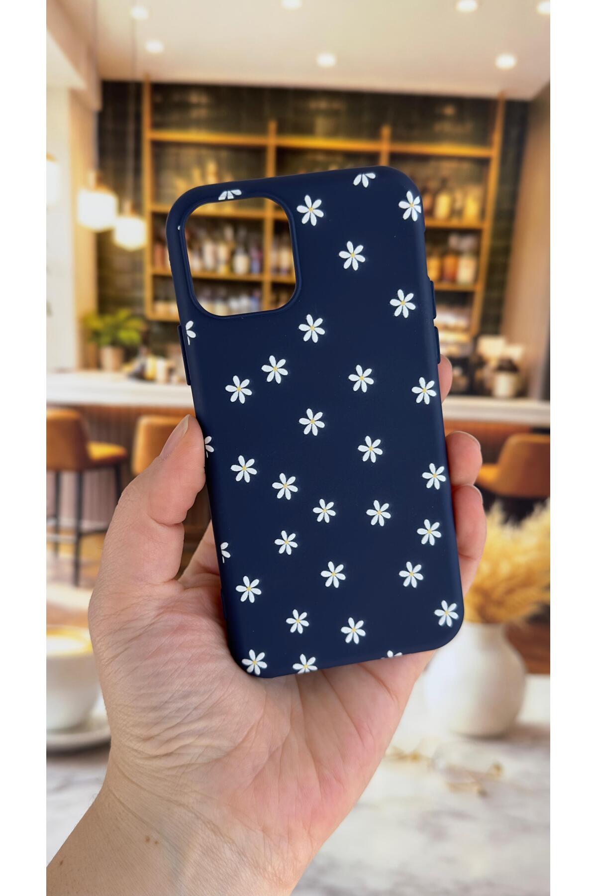 Iphone 11 Pro Max Uyumlu Mini Papatya Desenli Silikon Darbe Emici Klasik Korumalı Rubber Kılıf