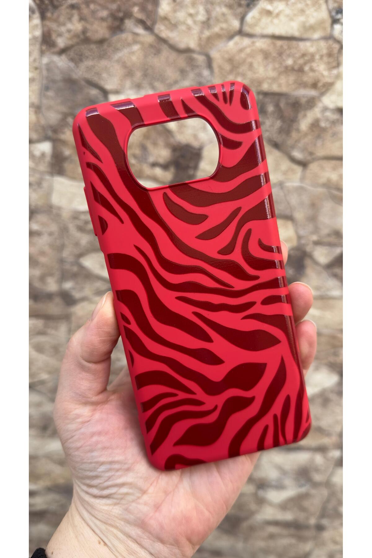 Poco X3 ve X3 Pro Uyumlu Kırmızı Zebra Desenli Silikon Darbe Emici Klasik Korumalı Rubber Kılıf