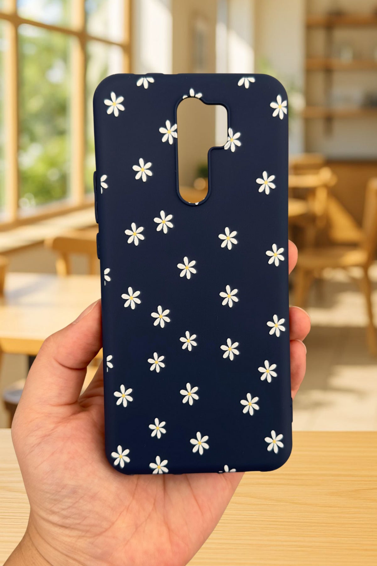 Xiaomi Redmi 9 Uyumlu Mini Papatya Desenli Silikon Darbe Emici Klasik Korumalı Rubber Kılıf