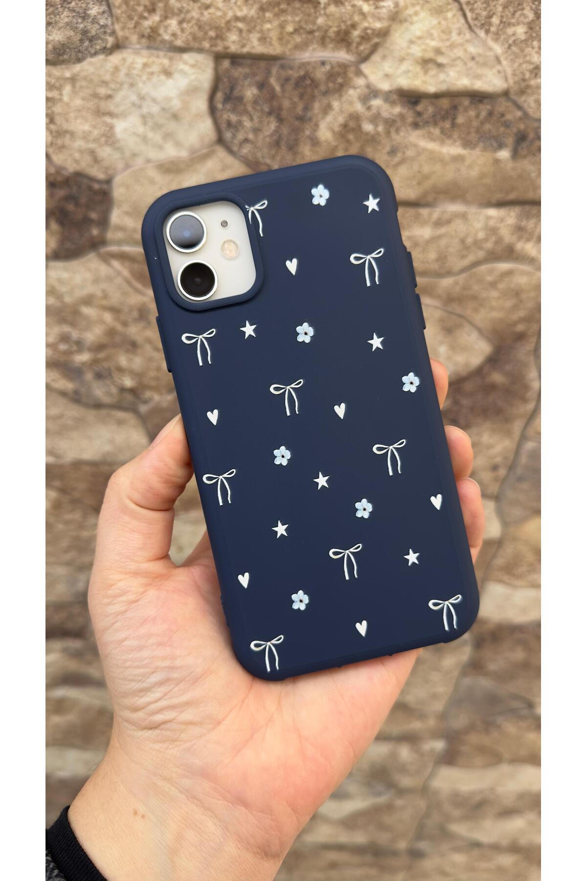 İphone 11 Uyumlu Mini Fiyonk Desenli Silikon Darbe Emici Klasik Korumalı Rubber Kılıf