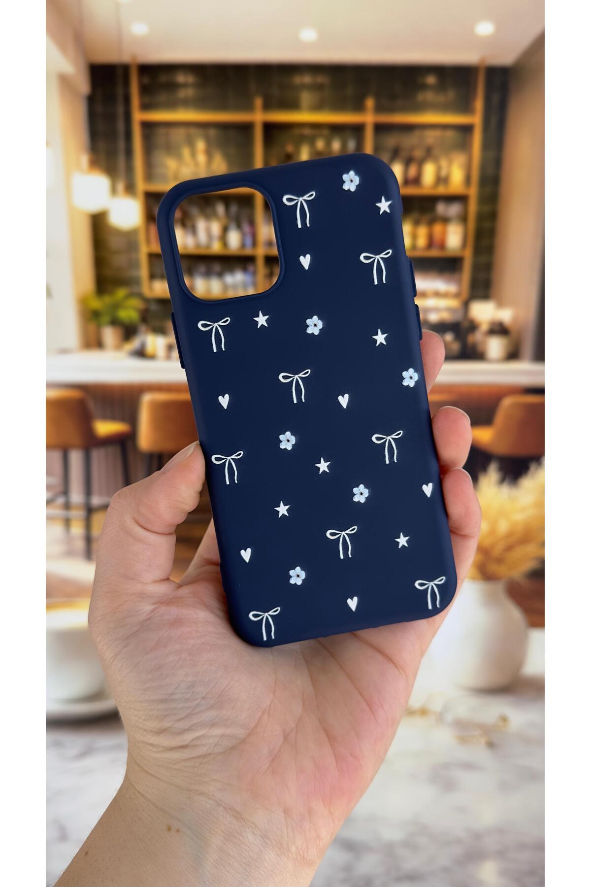 Iphone 11 Pro Max Uyumlu Mini Fiyonk Desenli Silikon Darbe Emici Klasik Korumalı Rubber Kılıf