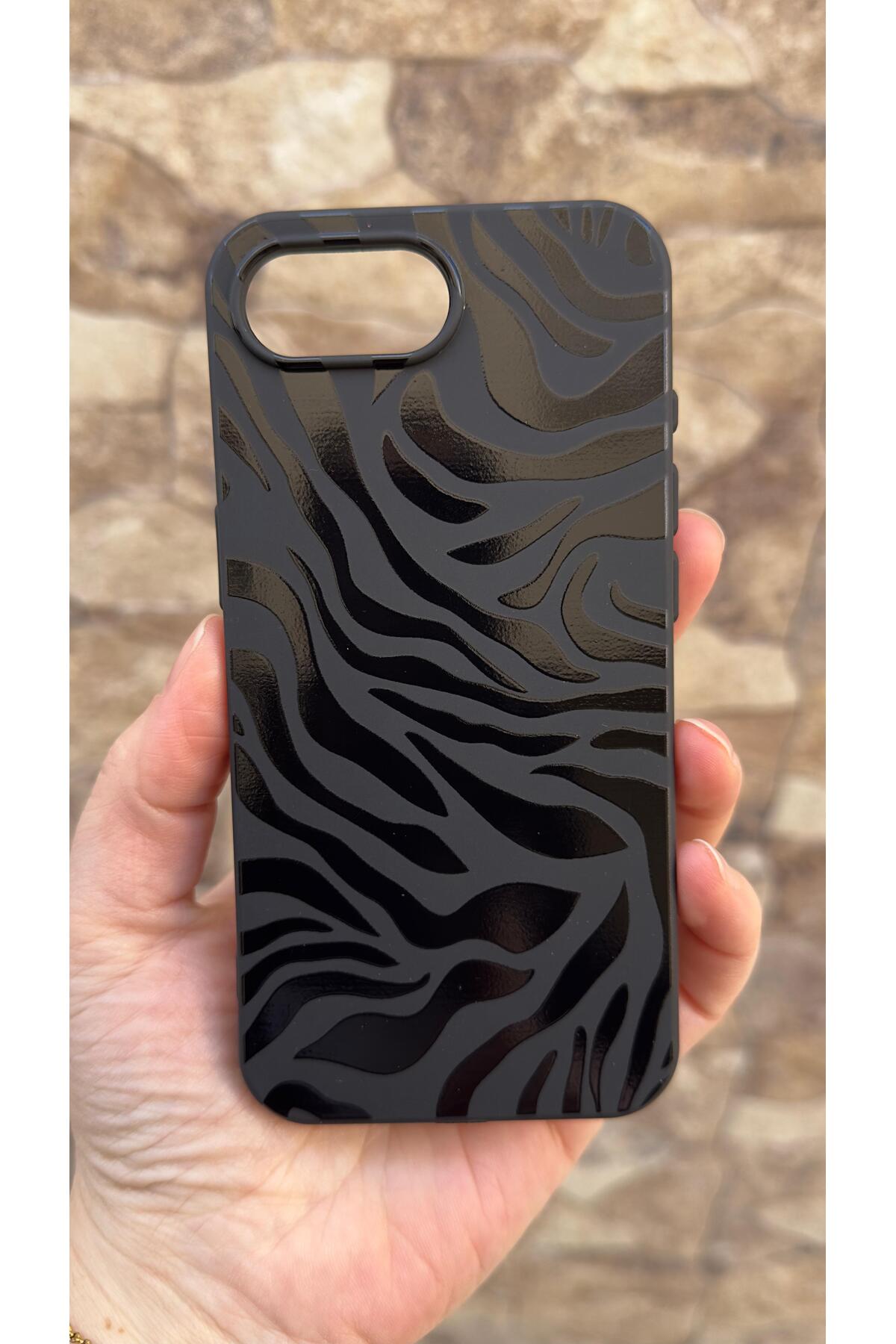 İphone 16E Uyumlu Zebra Desenli Silikon Darbe Emici Klasik Korumalı Rubber Kılıf