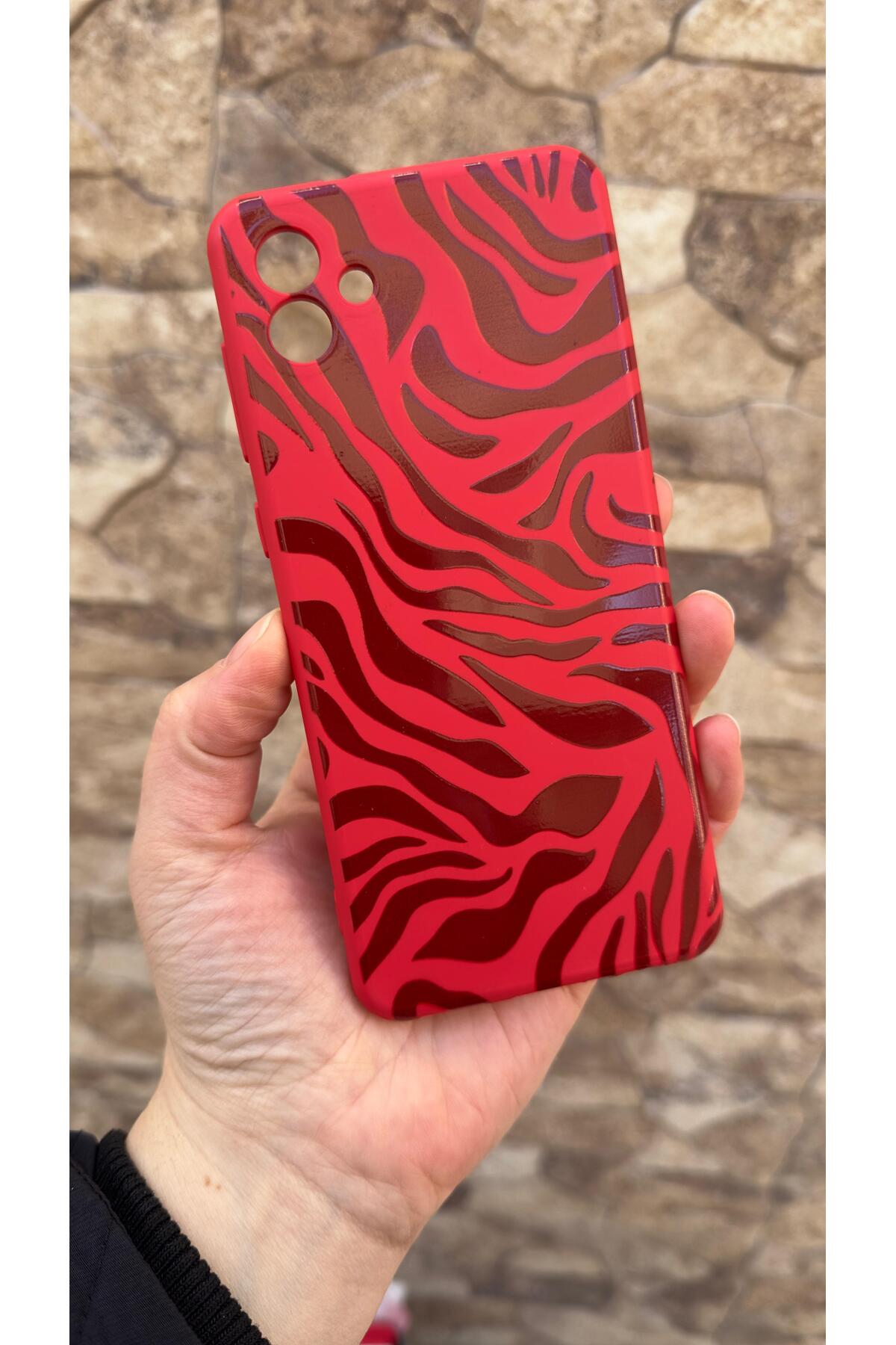 Samsung Galaxy A04 Uyumlu Kırmızı Zebra Desenli Silikon Darbe Emici Klasik Korumalı Rubber Kılıf