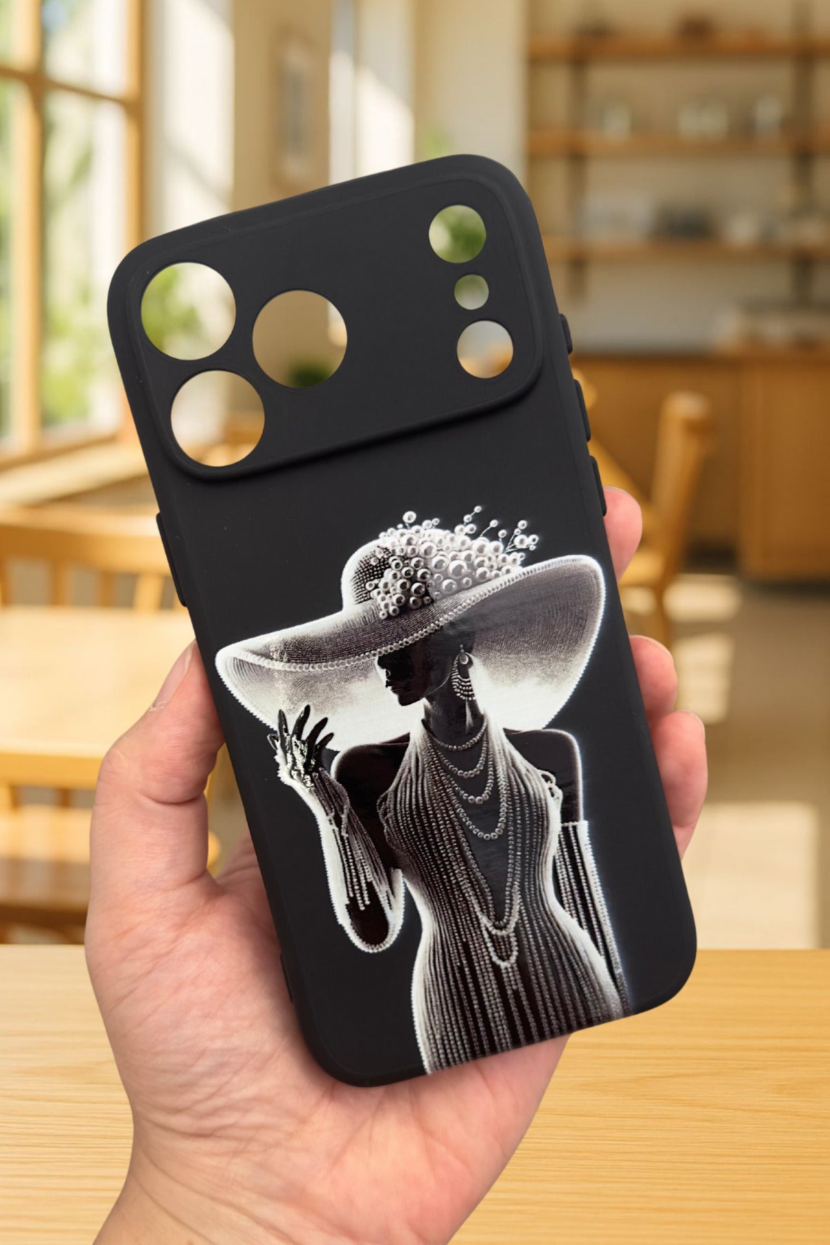 iPhone 17 Pro Uyumlu LADY Silikon Darbe Emici Klasik Korumalı Rubber Kılıf