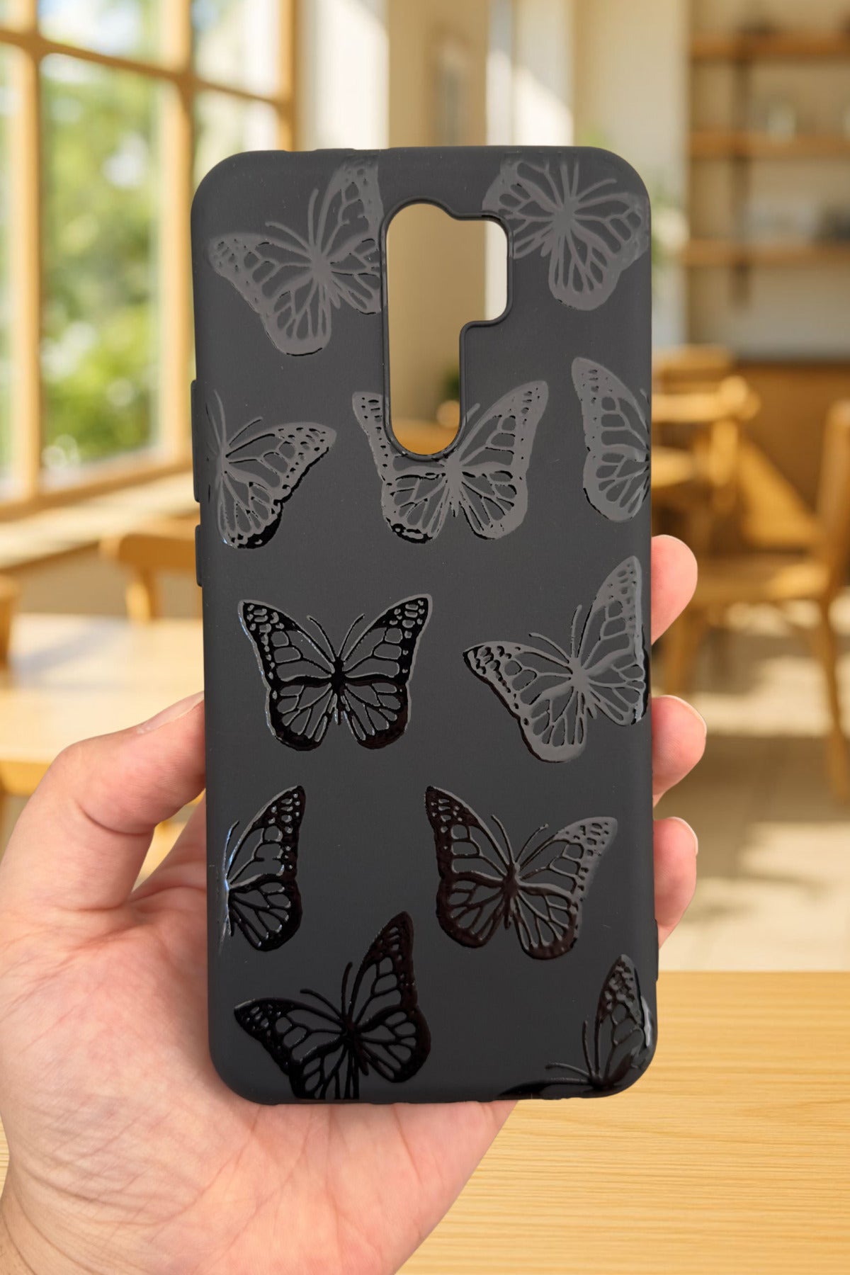 Xiaomi Redmi 9 Uyumlu Siyah Kelebek Desenli Silikon Darbe Emici Klasik Korumalı Rubber Kılıf