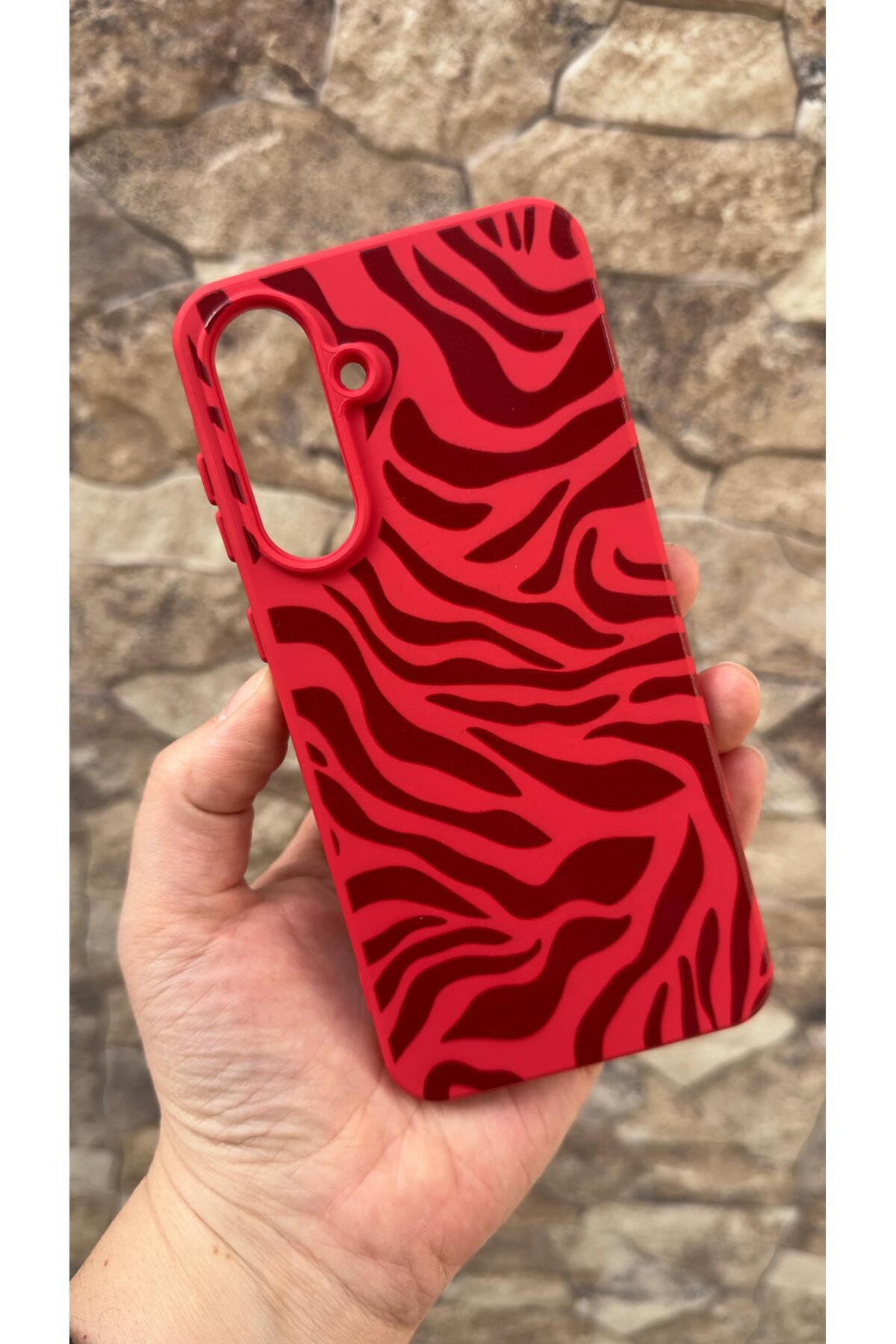 Samsung Galaxy A26 Uyumlu Kırmızı Zebra Desenli Silikon Darbe Emici Klasik Korumalı Rubber Kılıf