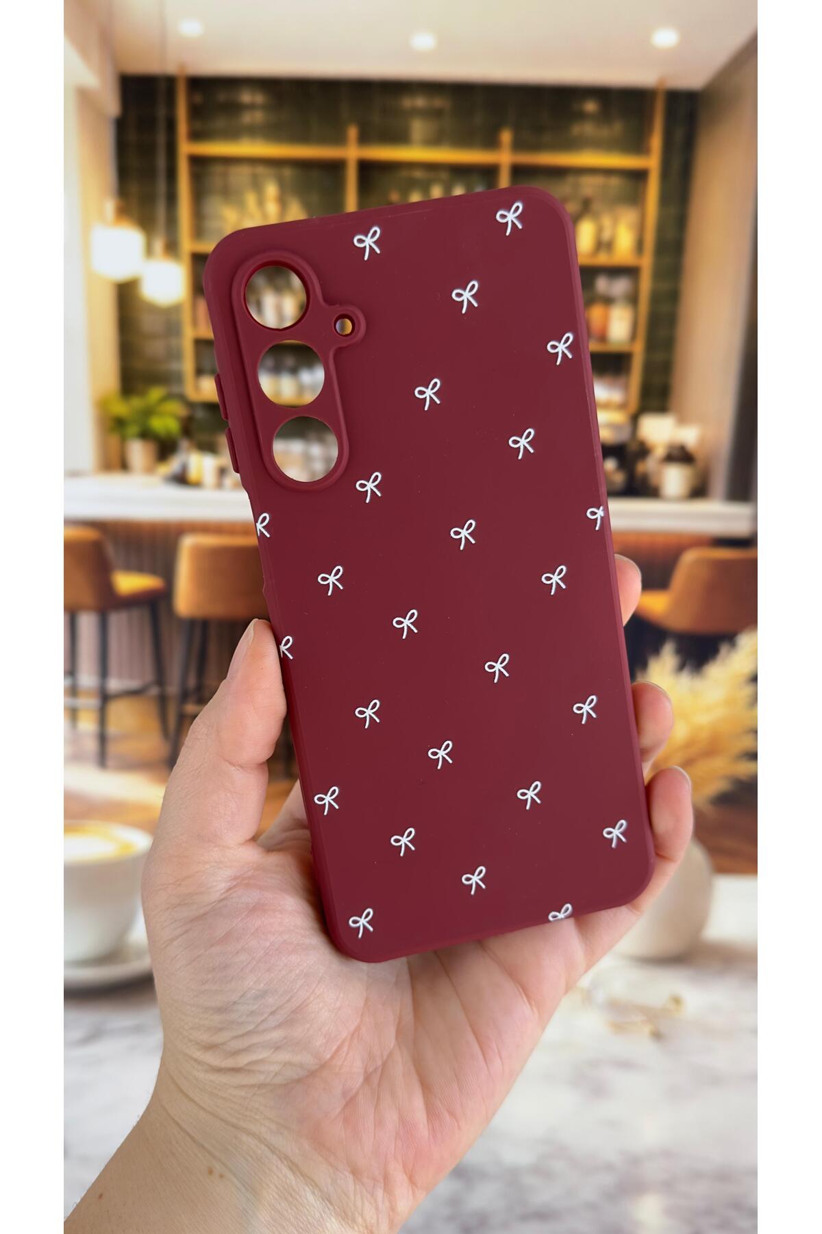 Samsung Galaxy S24FE Uyumlu Beyaz Fiyonk Desenli Silikon Darbe Emici Klasik Korumalı Rubber Kılıf