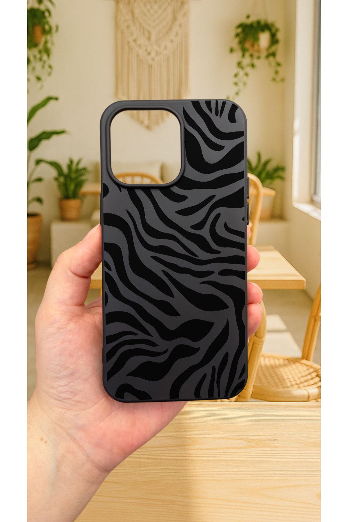 iPhone 14 Plus ve 15 Plus Uyumlu Zebra Desenli Silikon Darbe Emici Klasik Korumalı Rubber Kılıf