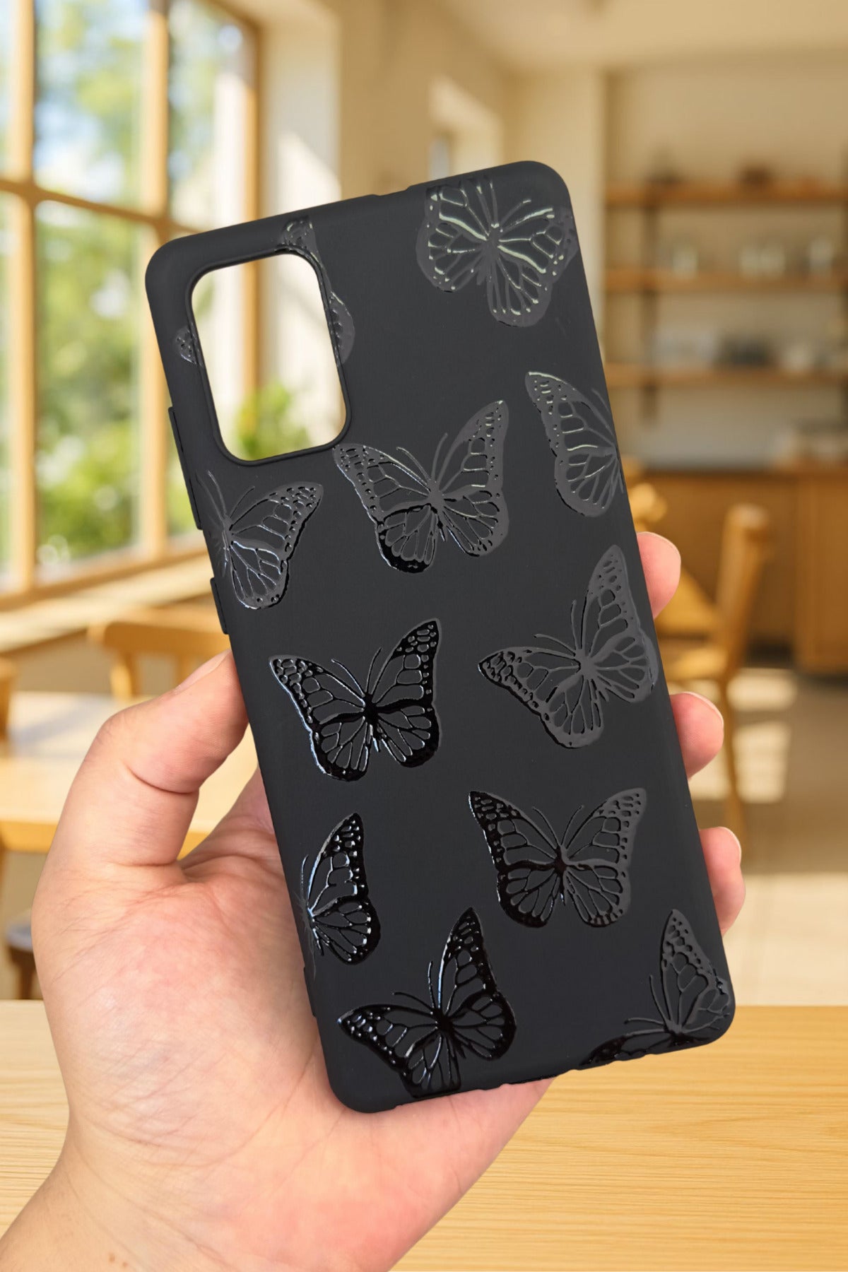 Samsung Galaxy A31 Uyumlu Siyah Kelebek Desenli Silikon Darbe Emici Klasik Korumalı Rubber Kılıf