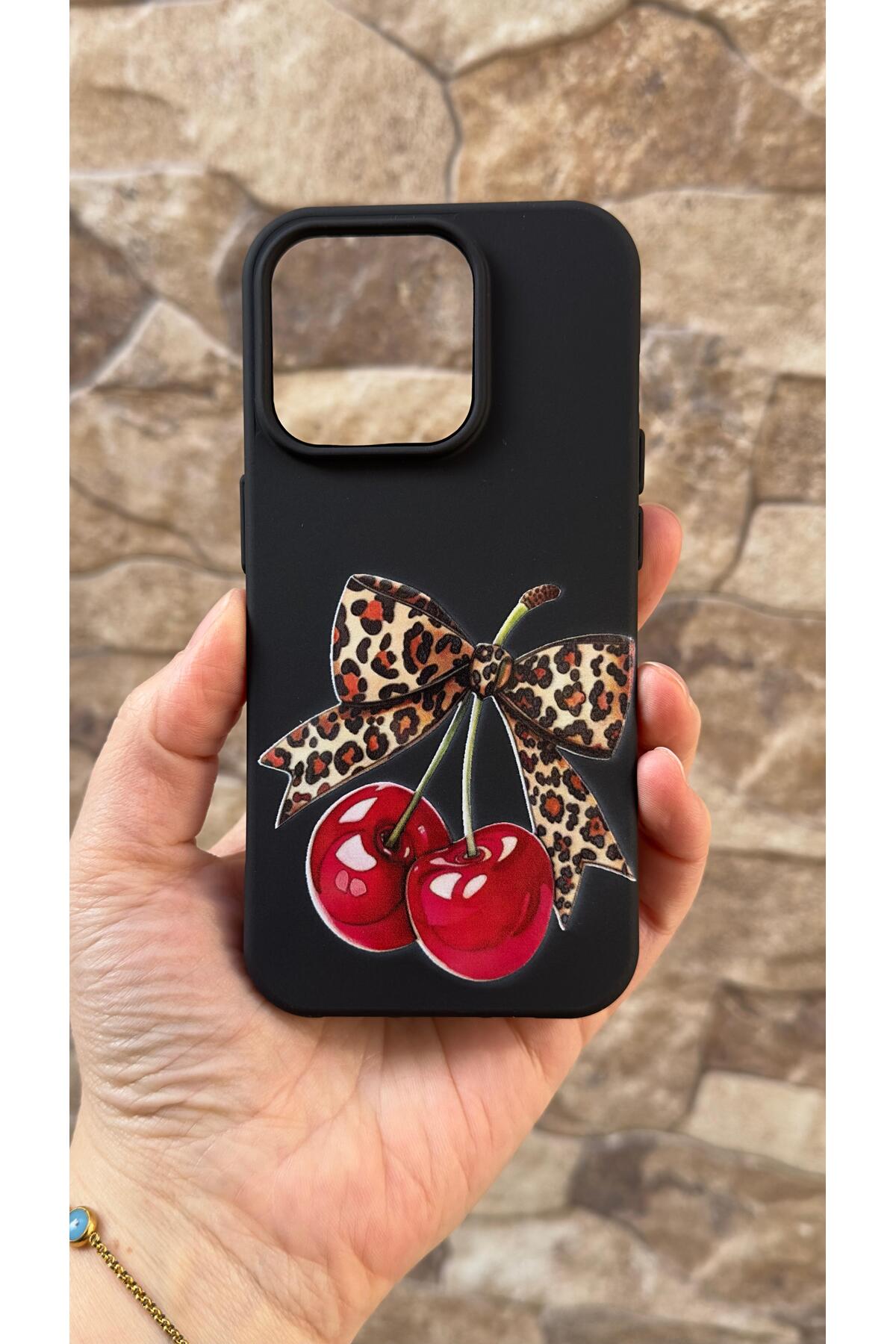 Iphone 15 Pro Uyumlu Kiraz Fiyonk Leopar Desenli Silikon Darbe Emici Klasik Korumalı Rubber Kılıf