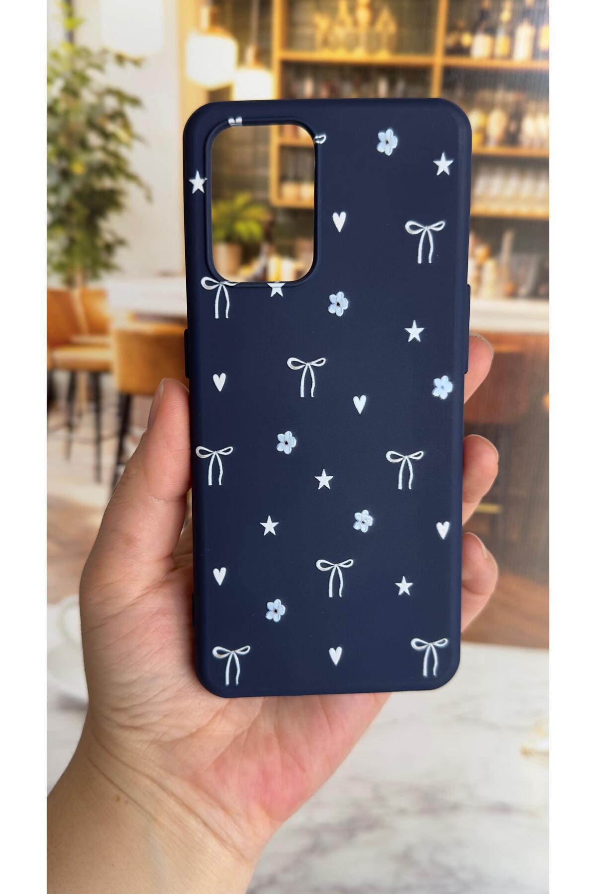 Oppo A74 Uyumlu Mini Fiyonk Desenli Silikon Darbe Emici Klasik Korumalı Rubber Kılıf