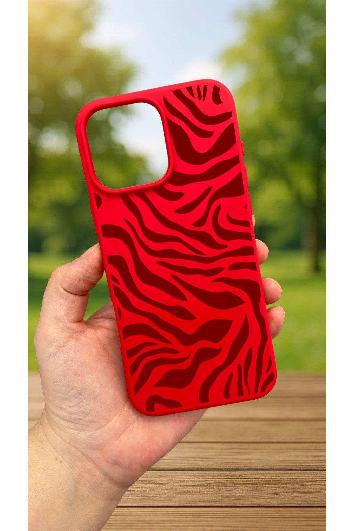 iPhone 13 -KIRMIZI ZEBRA DESENLİ Silikon Darbe Emici Klasik Korumalı Rubber Kılıf