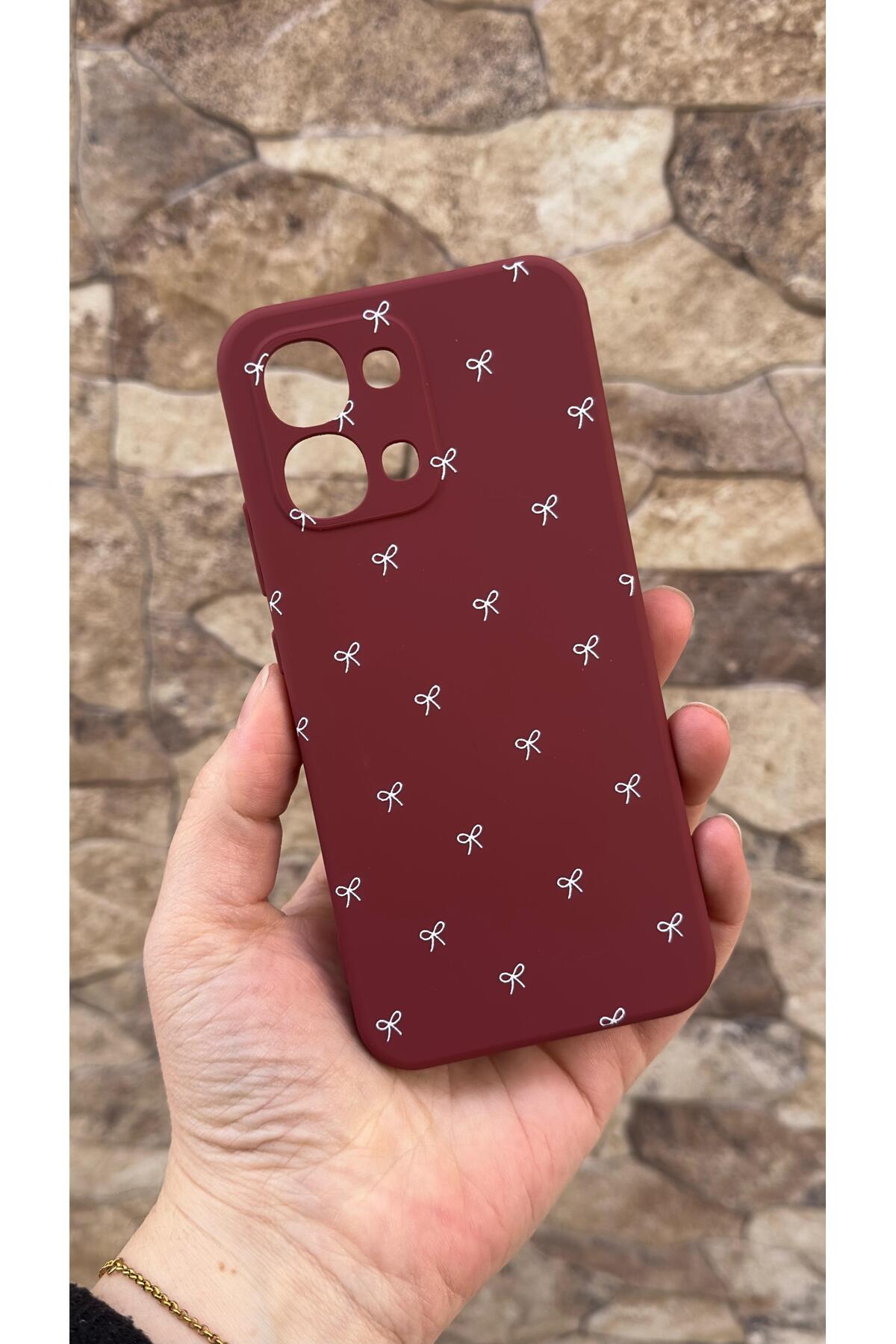 Oppo A6 Pro Uyumlu Beyaz Fiyonk Desenli Silikon Darbe Emici Klasik Korumalı Rubber Kılıf