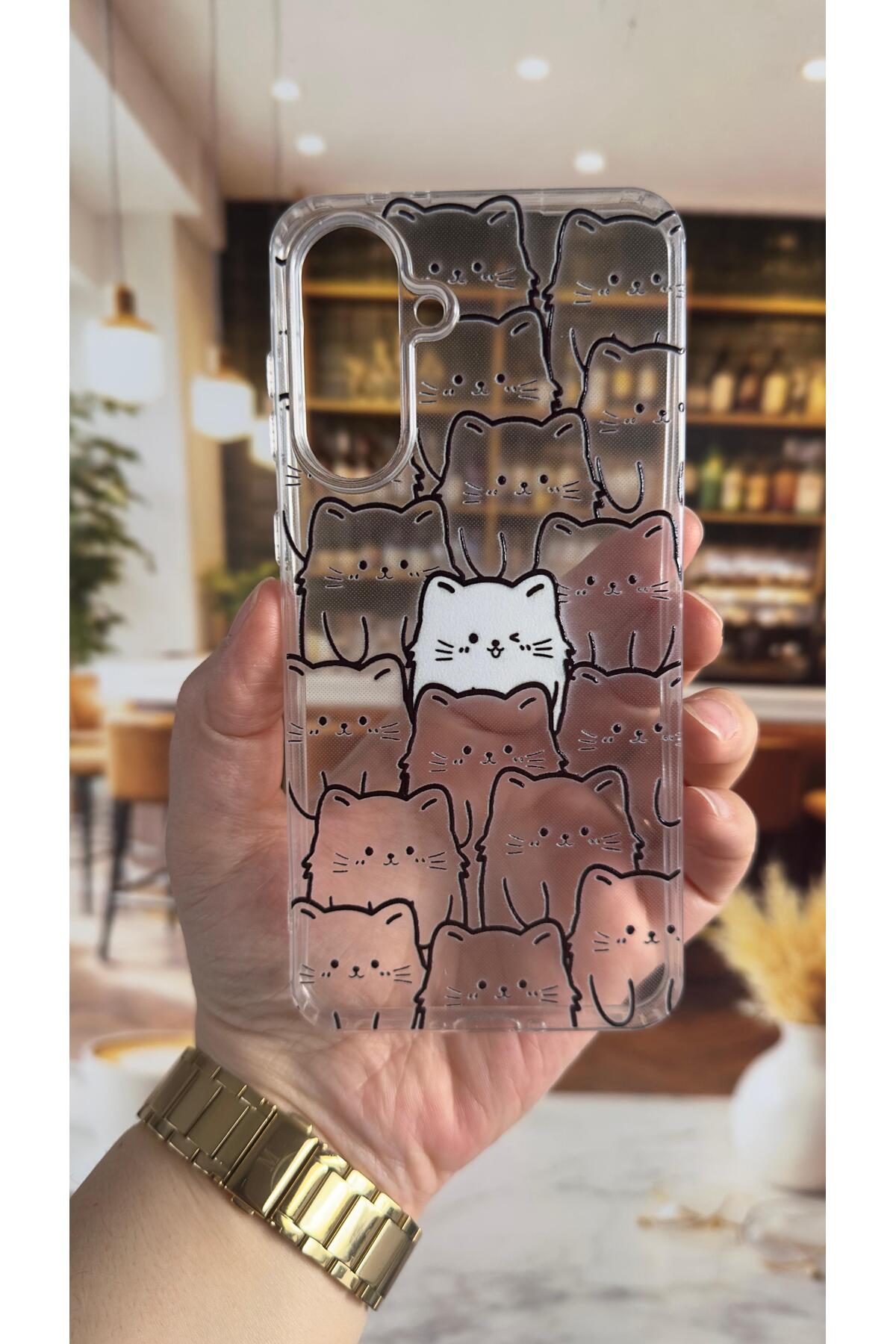 Samsung A56 Uyumlu Manycat Desenli Şeffaf Darbe Emici Kamera Korumalı Clear Kılıf