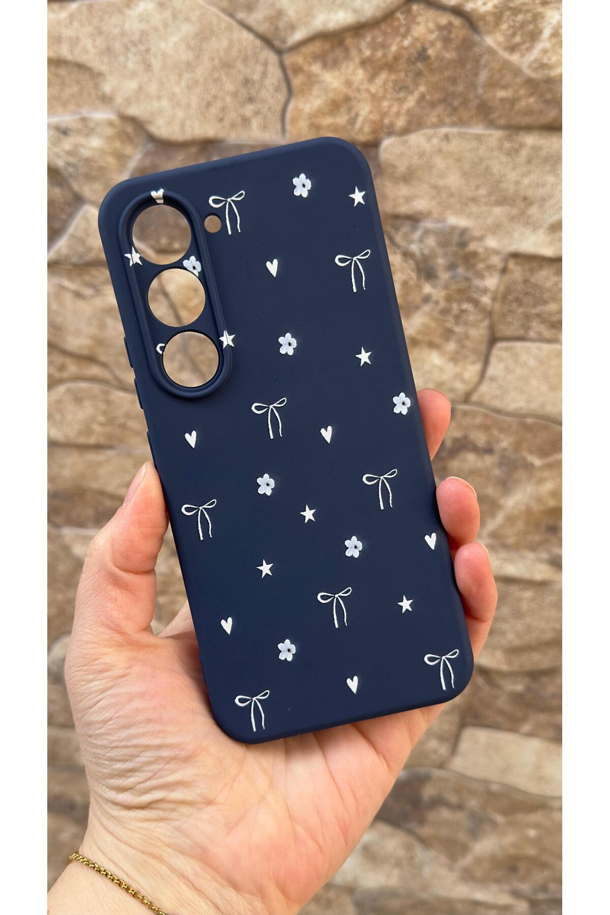 Tecno Spark 40 Pro Uyumlu Mini Fiyonk Desenli Silikon Darbe Emici Klasik Korumalı Rubber Kılıf