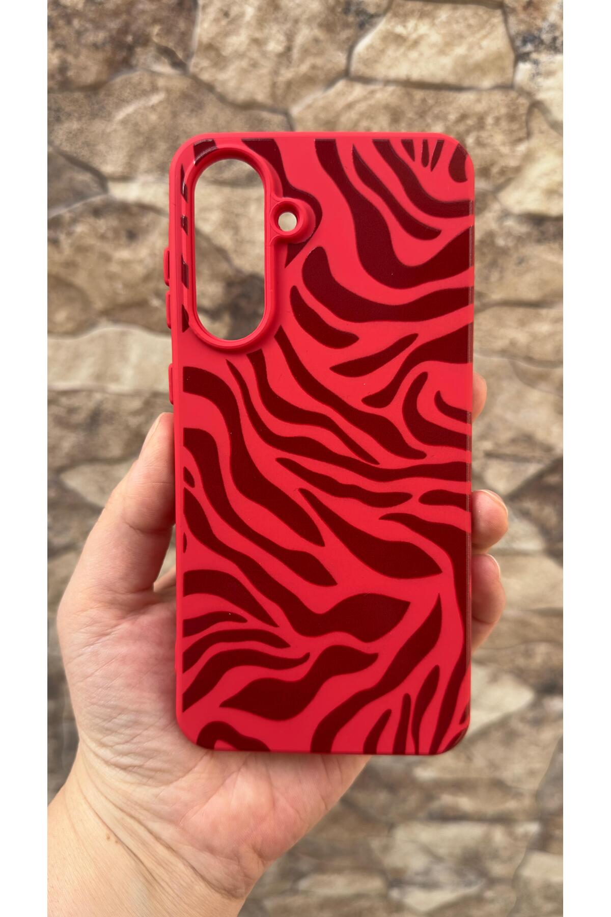 Samsung Galaxy A56 Uyumlu Kırmızı Zebra Desenli Silikon Darbe Emici Klasik Korumalı Rubber Kılıf