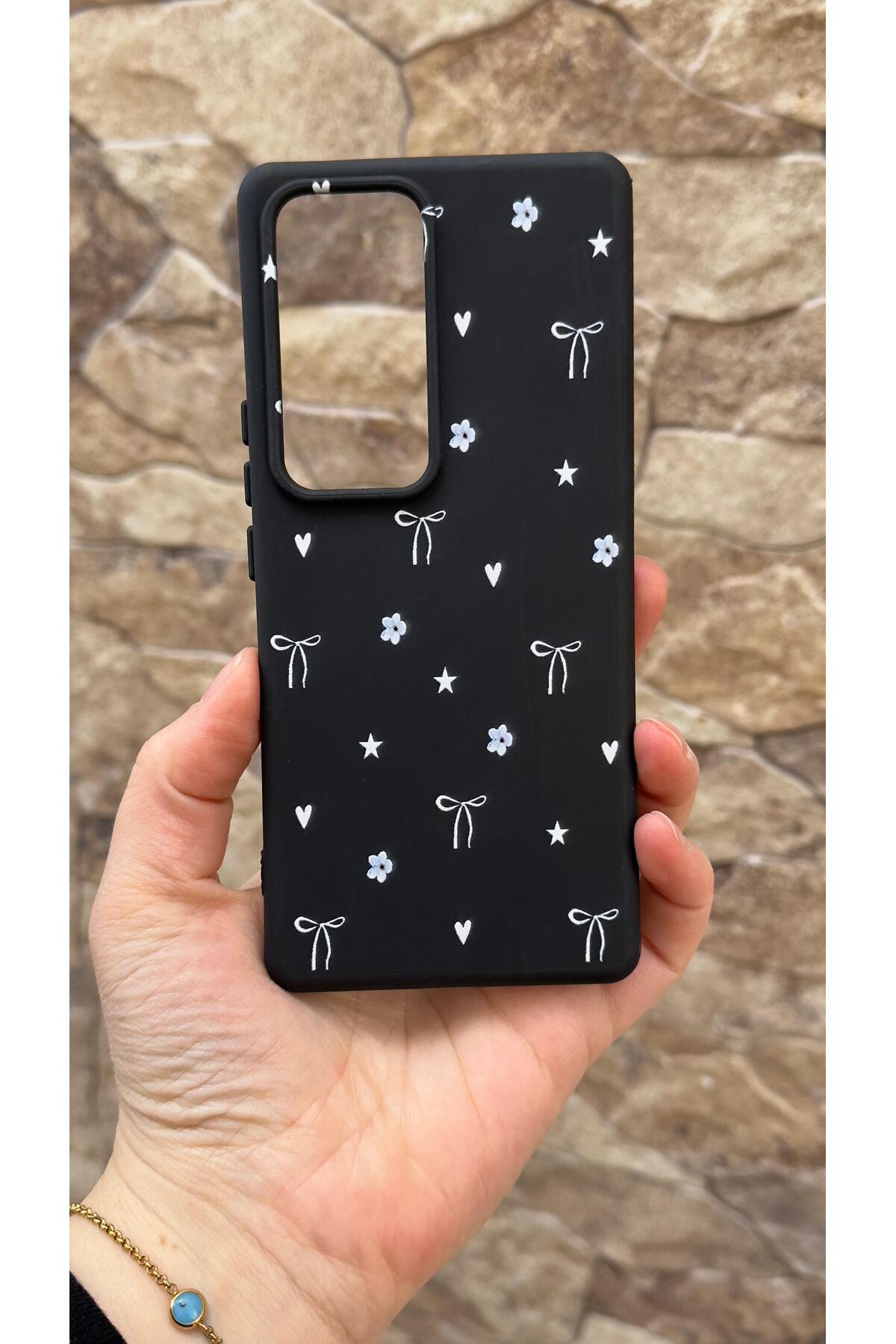 Vivo V30 Uyumlu Mini Fiyonk Desenli Silikon Darbe Emici Klasik Korumalı Rubber Kılıf