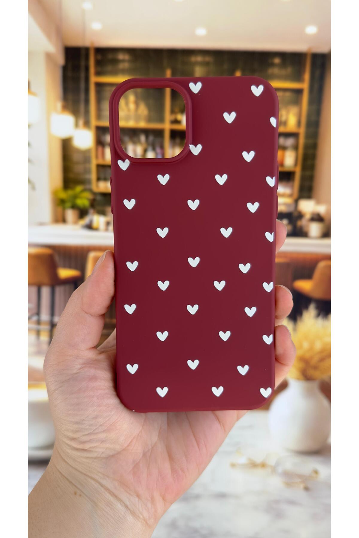 iPhone 16 Pro Max Uyumlu Beyaz Kalp Desenli Silikon Darbe Emici Klasik Korumalı Rubber Kılıf