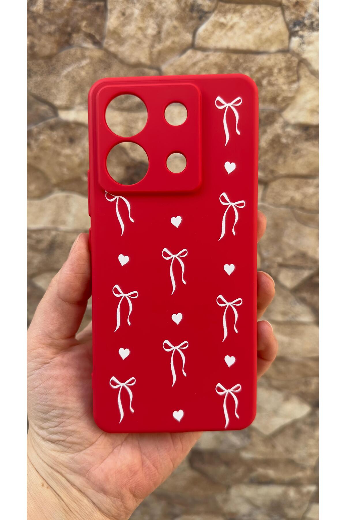Redmi Note 13 Pro 5G Uyumlu Kalpli Fiyonk Desenli Silikon Darbe Emici Klasik Korumalı Rubber Kılıf