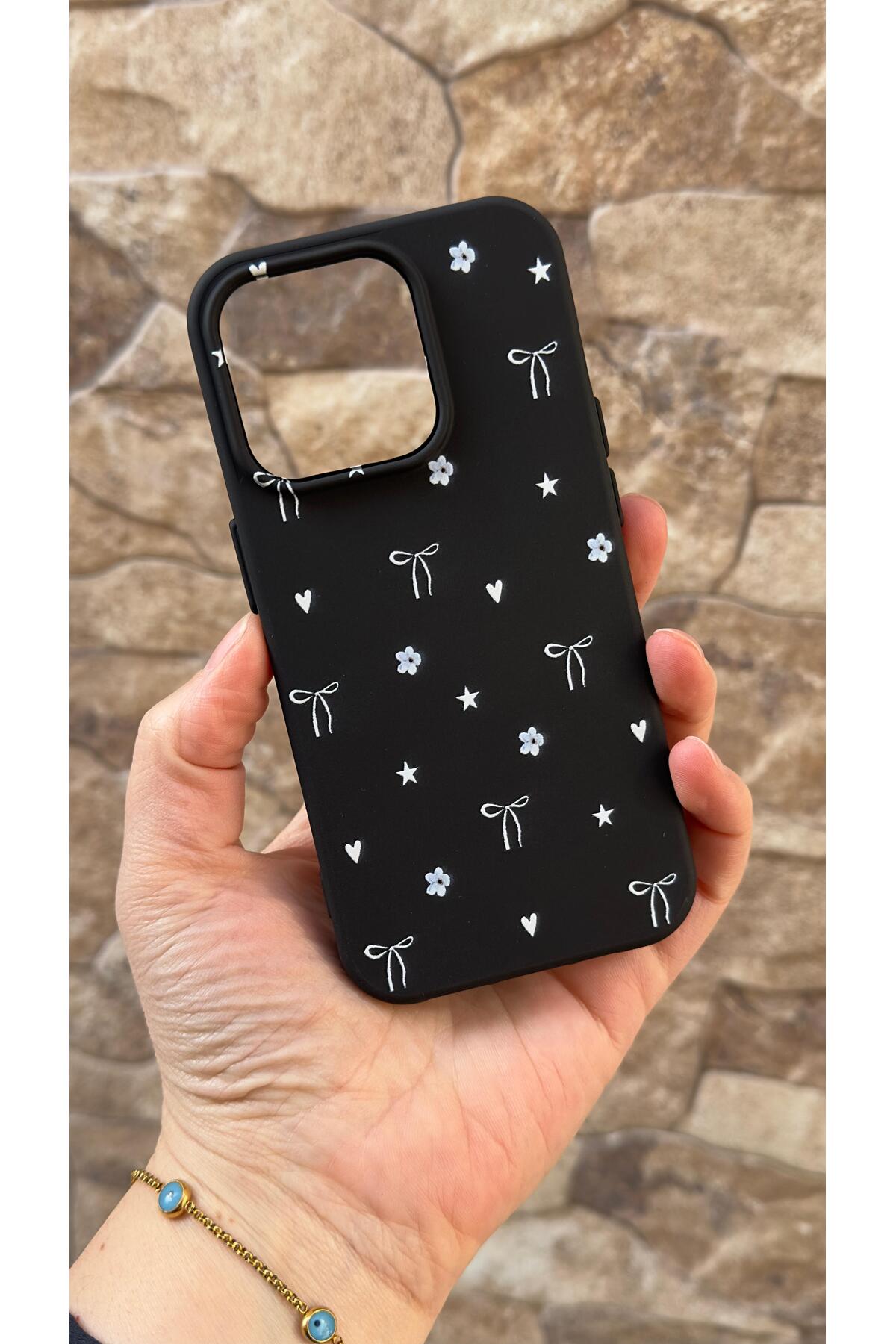 Iphone 15 Pro Uyumlu Mini Fiyonk Desenli Silikon Darbe Emici Klasik Korumalı Rubber Kılıf