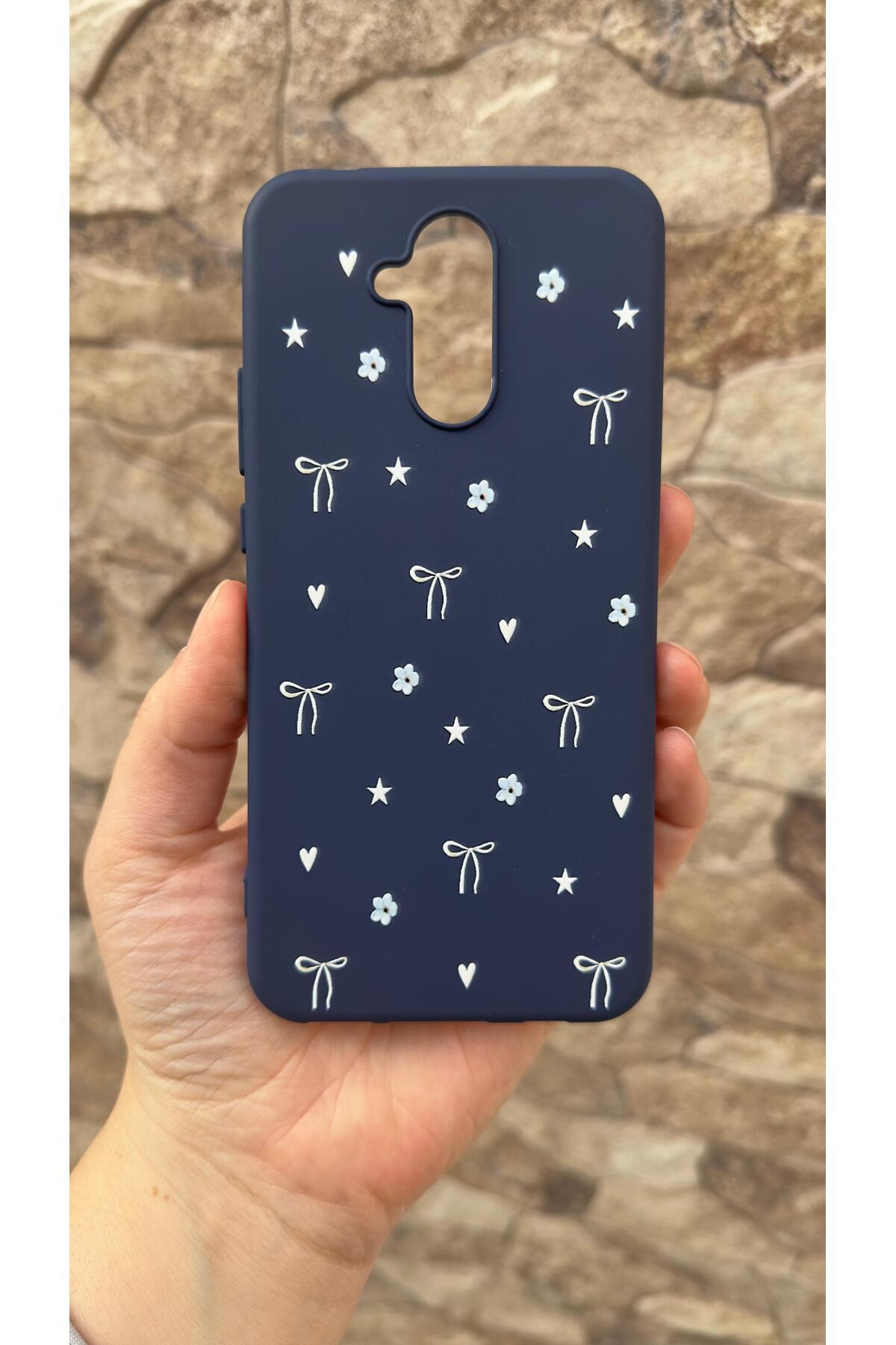 HUAWEİ Mate 20 Lite Uyumlu Mini Fiyonk Desenli Silikon Darbe Emici Klasik Korumalı Rubber Kılıf