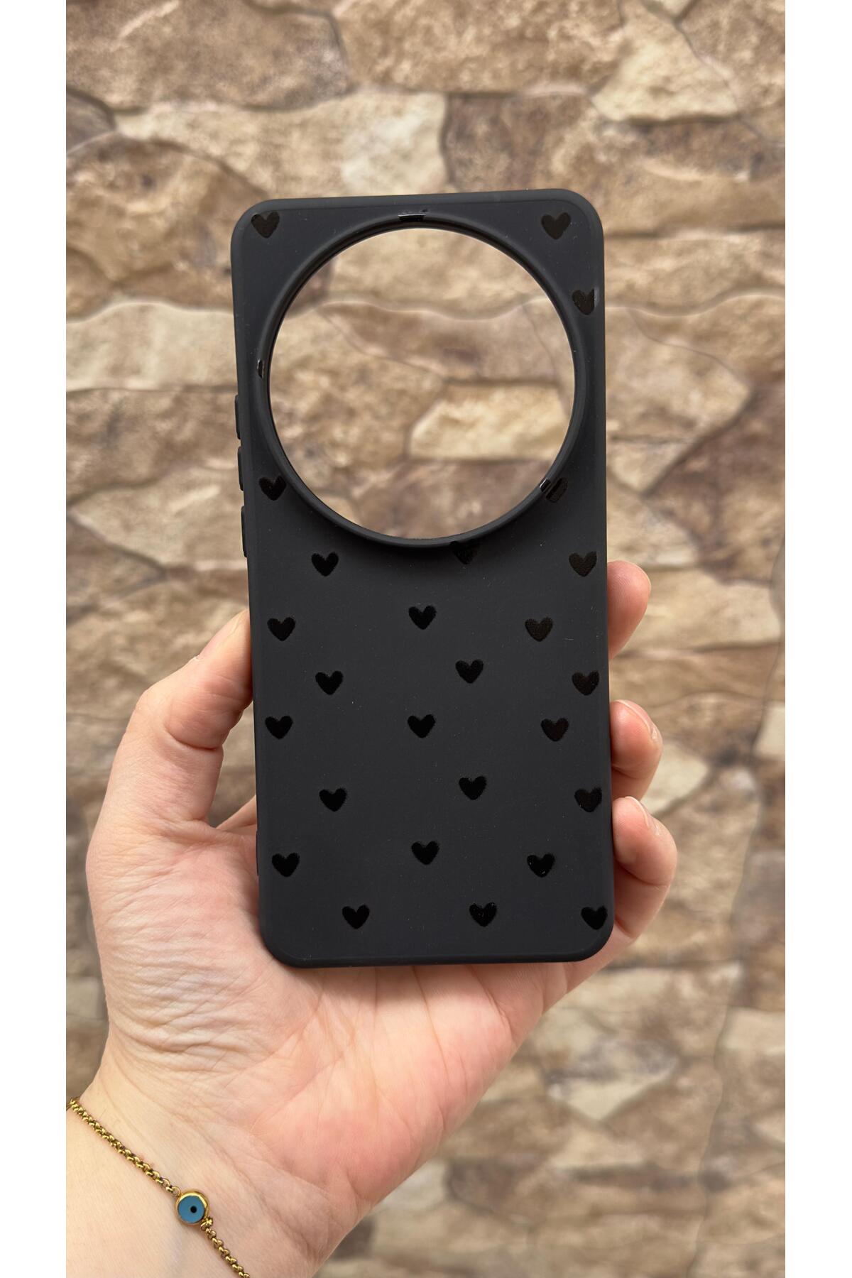 Mİ 15 Ultra Uyumlu Mini Siyah Kalp Desenli Silikon Darbe Emici Klasik Korumalı Rubber Kılıf