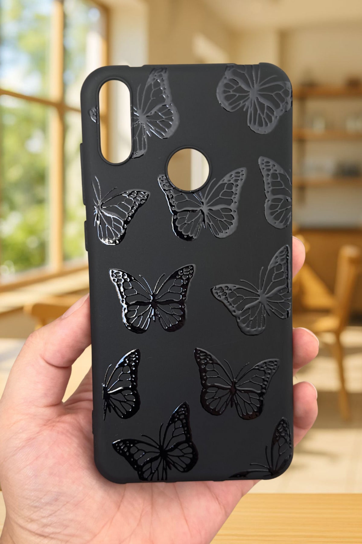 HUAWEİ Y7 2019 Uyumlu Siyah Kelebek Desenli Silikon Darbe Emici Klasik Korumalı Rubber Kılıf