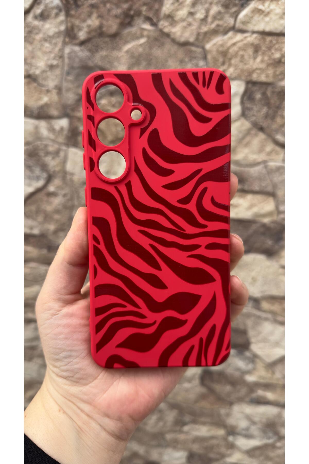 Samsung Galaxy S24FE Uyumlu Kırmızı Zebra Desenli Silikon Darbe Emici Klasik Korumalı Rubber Kılıf