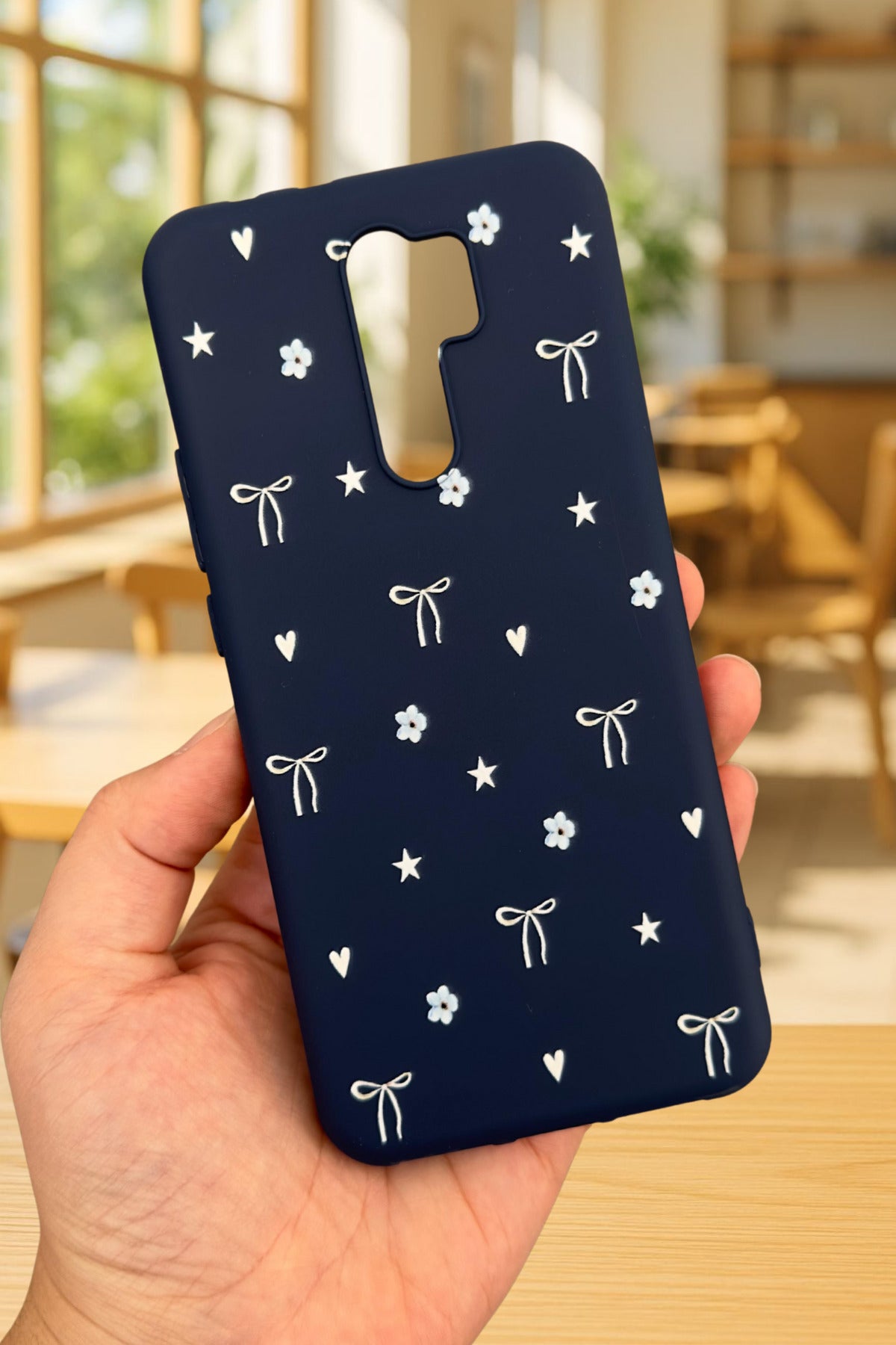 Xiaomi Redmi 9 Uyumlu Mini Fiyonk Desenli Silikon Darbe Emici Klasik Korumalı Rubber Kılıf