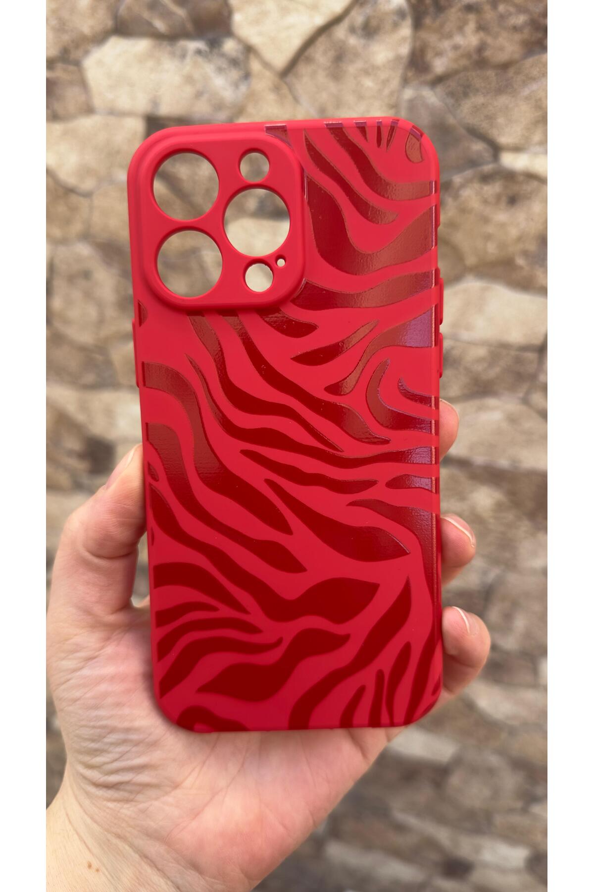 iPhone 13 Pro Max Uyumlu Kırmızı Zebra Desenli Silikon Darbe Emici Klasik Korumalı Rubber Kılıf