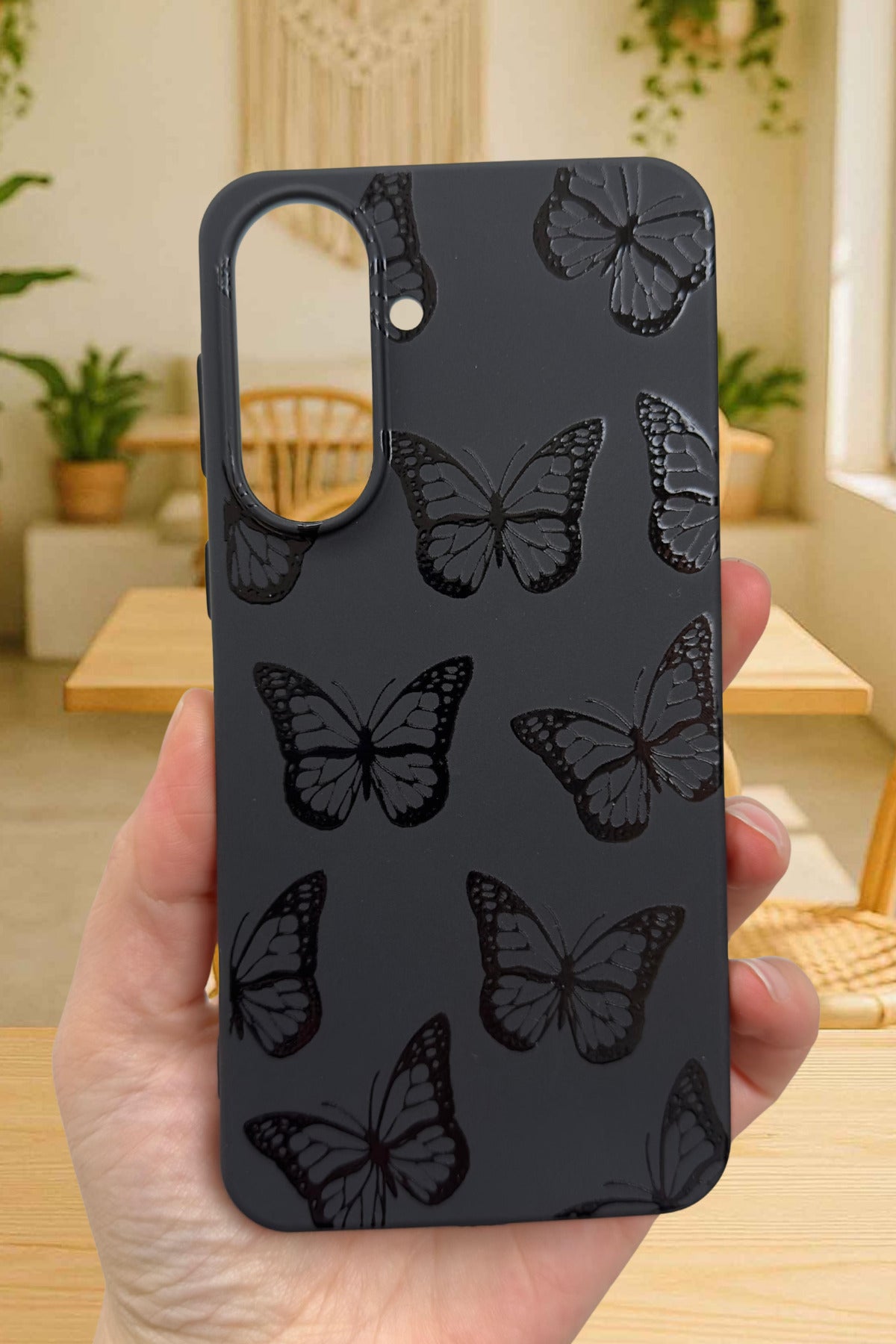 Samsung Galaxy A37 Uyumlu Siyah Kelebek Desenli Silikon Darbe Emici Klasik Korumalı Rubber Kılıf