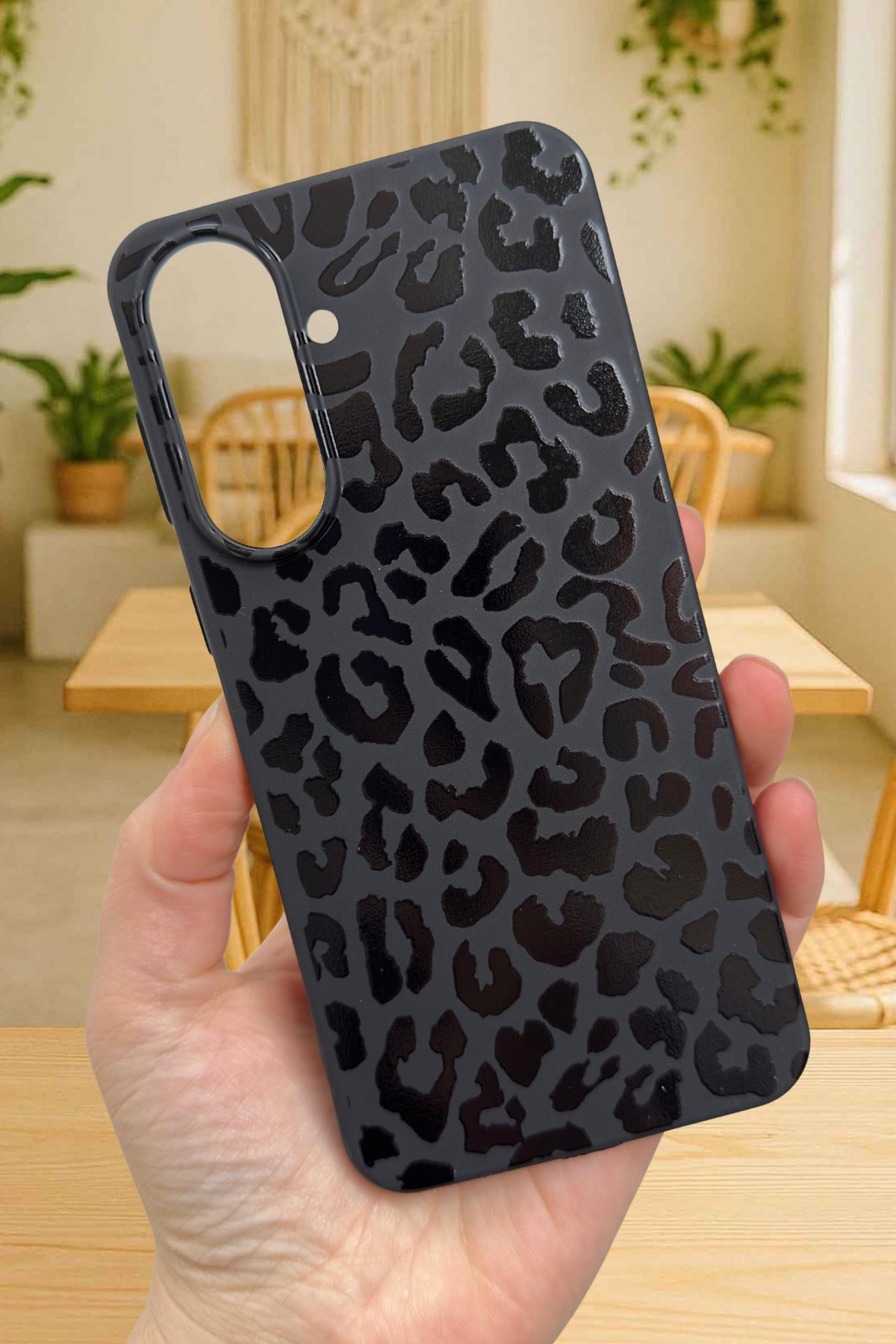 Samsung Galaxy A37 Uyumlu Siyah Leopar Desenli Silikon Darbe Emici Klasik Korumalı Rubber Kılıf