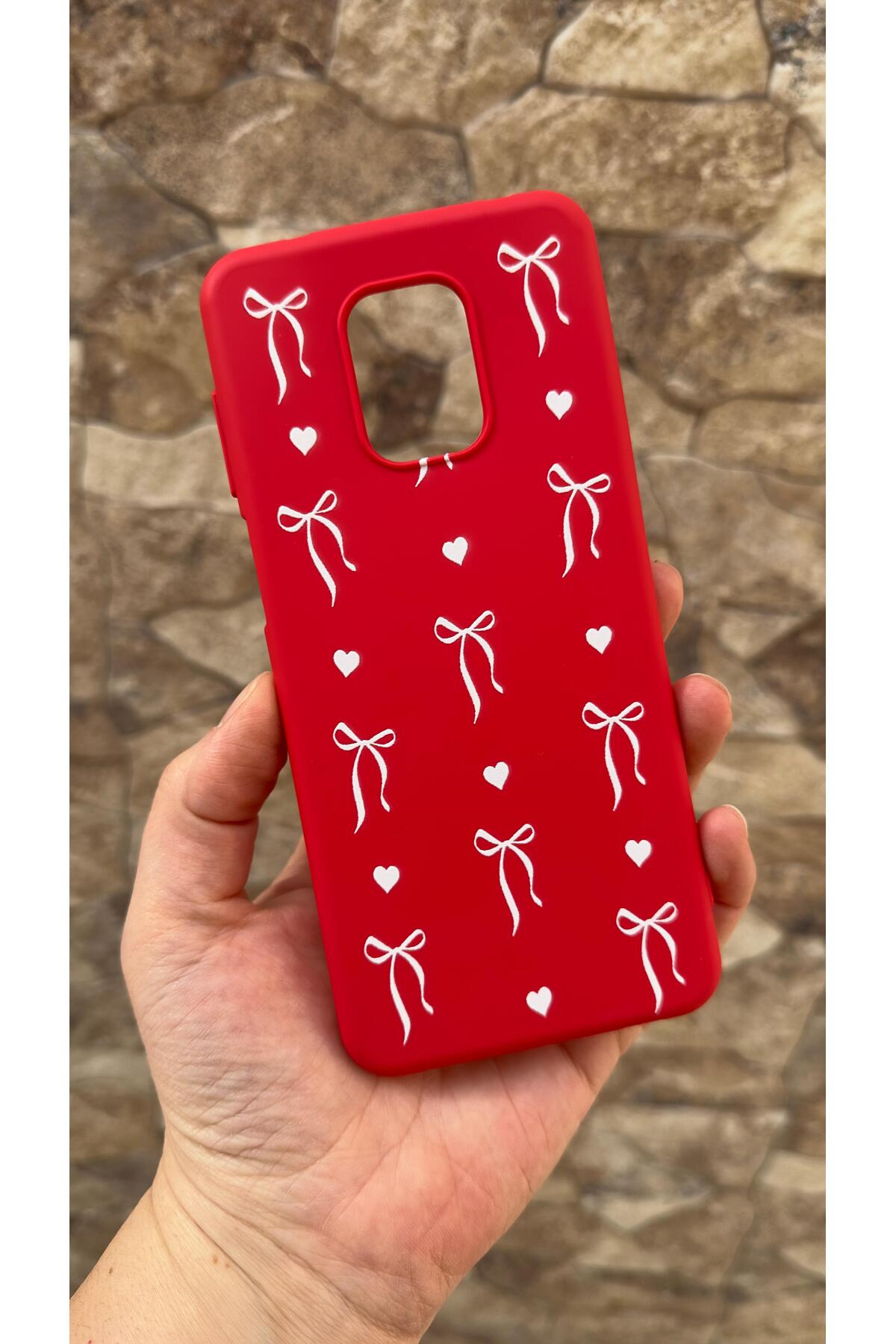 Redmi Note 9 Pro ve 9S Uyumlu Kalpli Fiyonk Desenli Silikon Darbe Emici Klasik Korumalı Rubber Kılıf