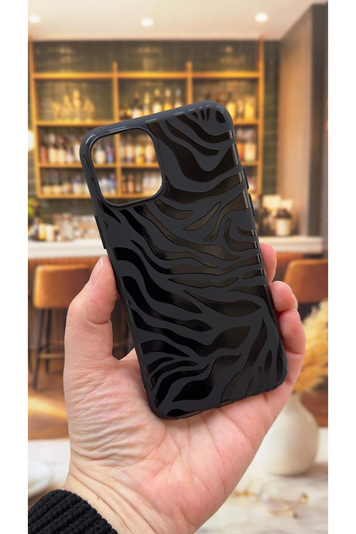 Iphone 11 Pro Max Uyumlu Zebra Desenli Silikon Darbe Emici Klasik Korumalı Rubber Kılıf