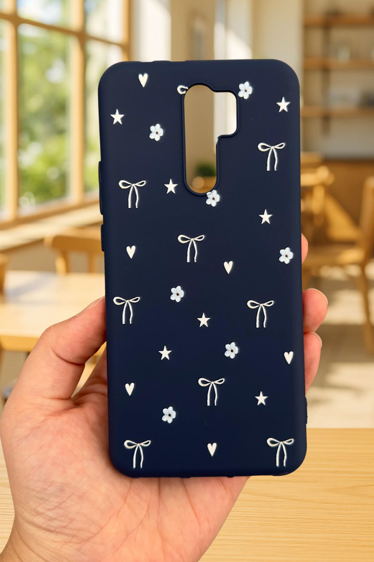 Xiaomi Redmi 9 Uyumlu Mini Fiyonk Desenli Silikon Darbe Emici Klasik Korumalı Rubber Kılıf