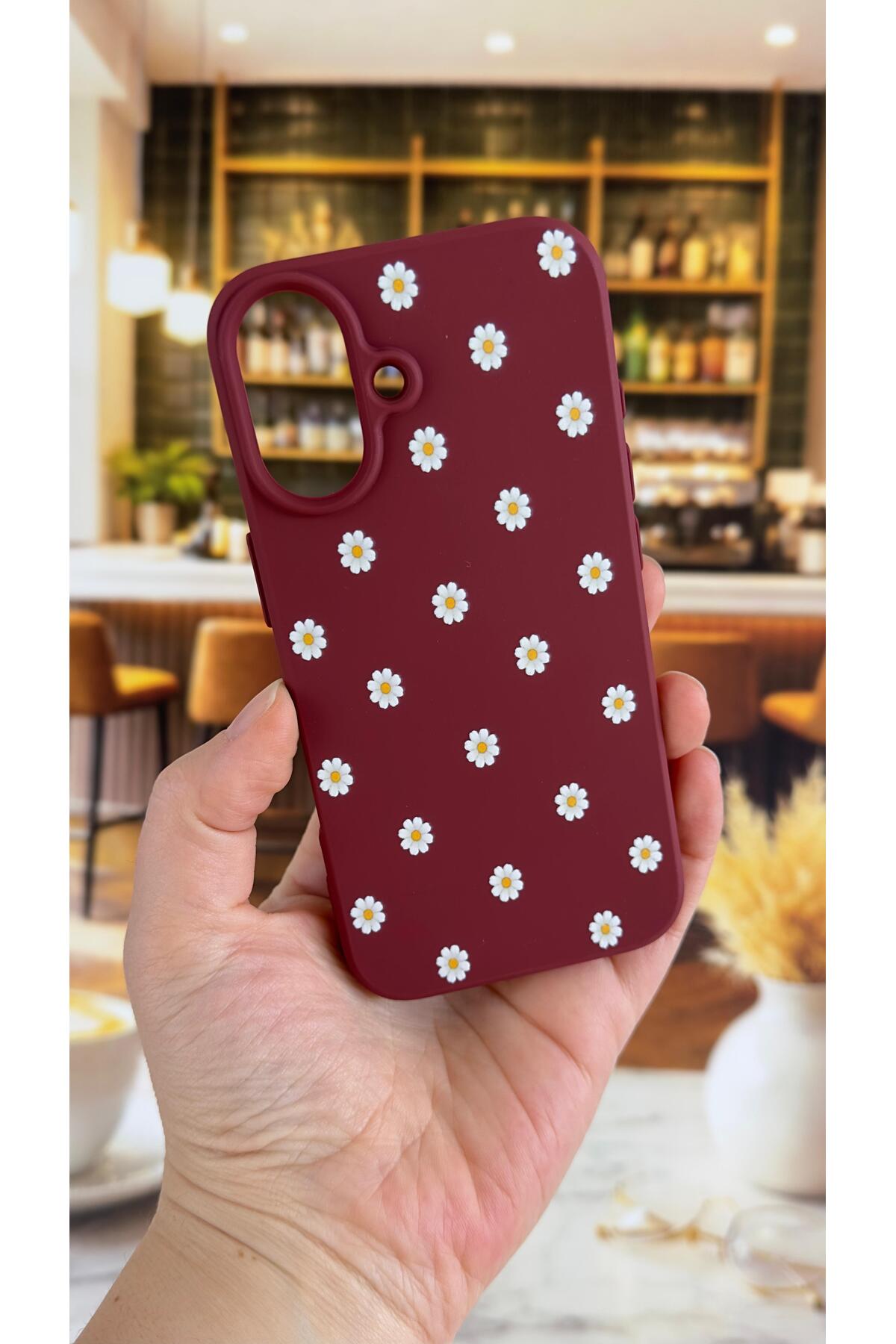 iPhone 16 Uyumlu Beyaz Papatya Desenli Silikon Darbe Emici Klasik Korumalı Rubber Kılıf