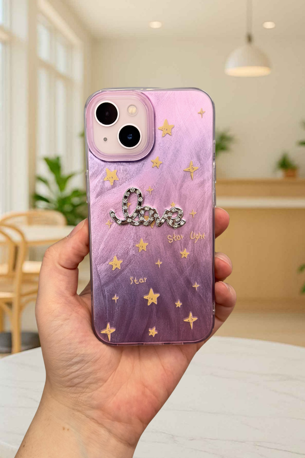 iPhone 15 Parlak Taşlı “Love” Yazılı Yıldız Desenli Telefon Kılıfı – Pastel Renkli Star Love Kılıf