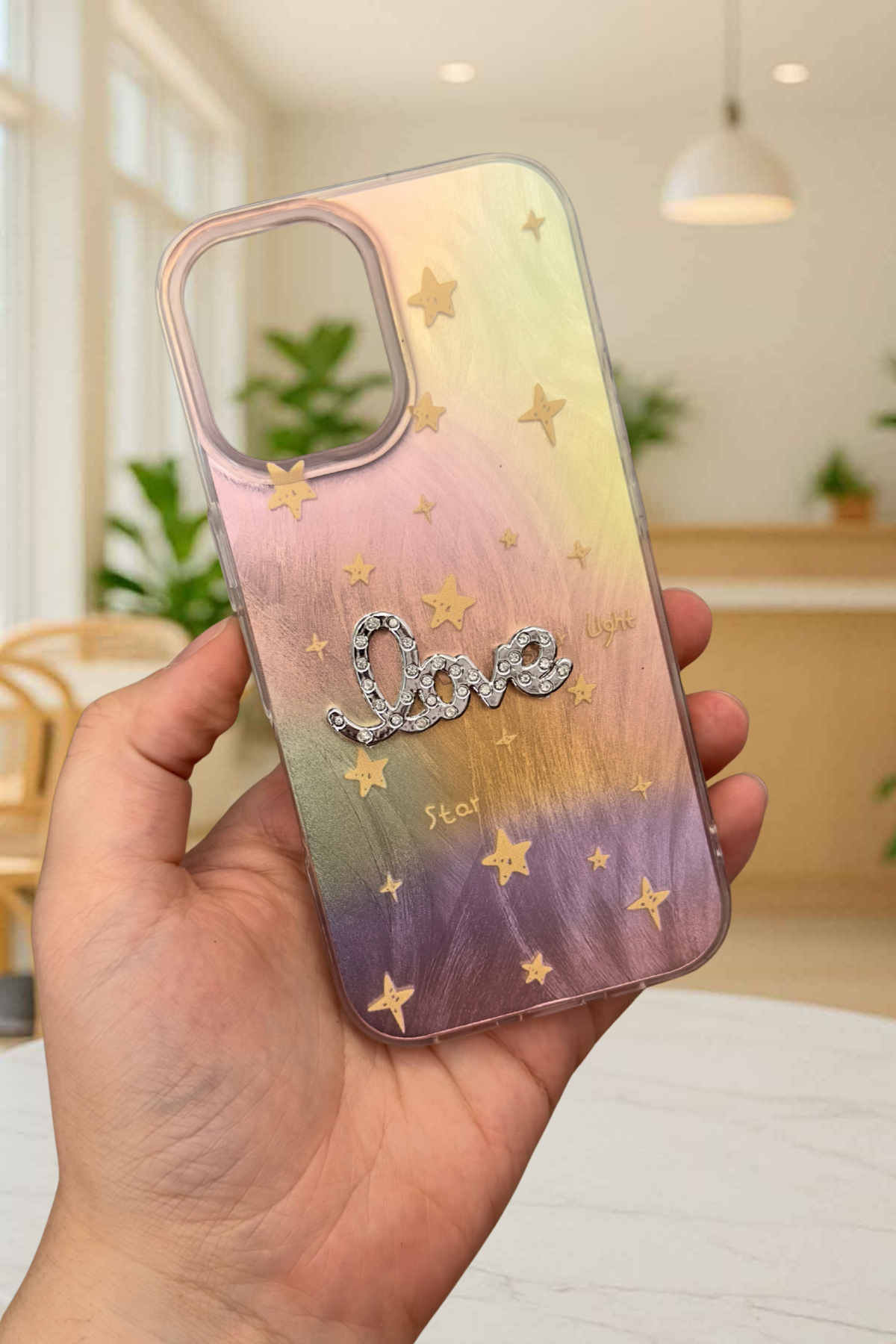 iPhone 16 Parlak Taşlı “Love” Yazılı Yıldız Desenli Telefon Kılıfı – Pastel Renkli Star Love Kılıf