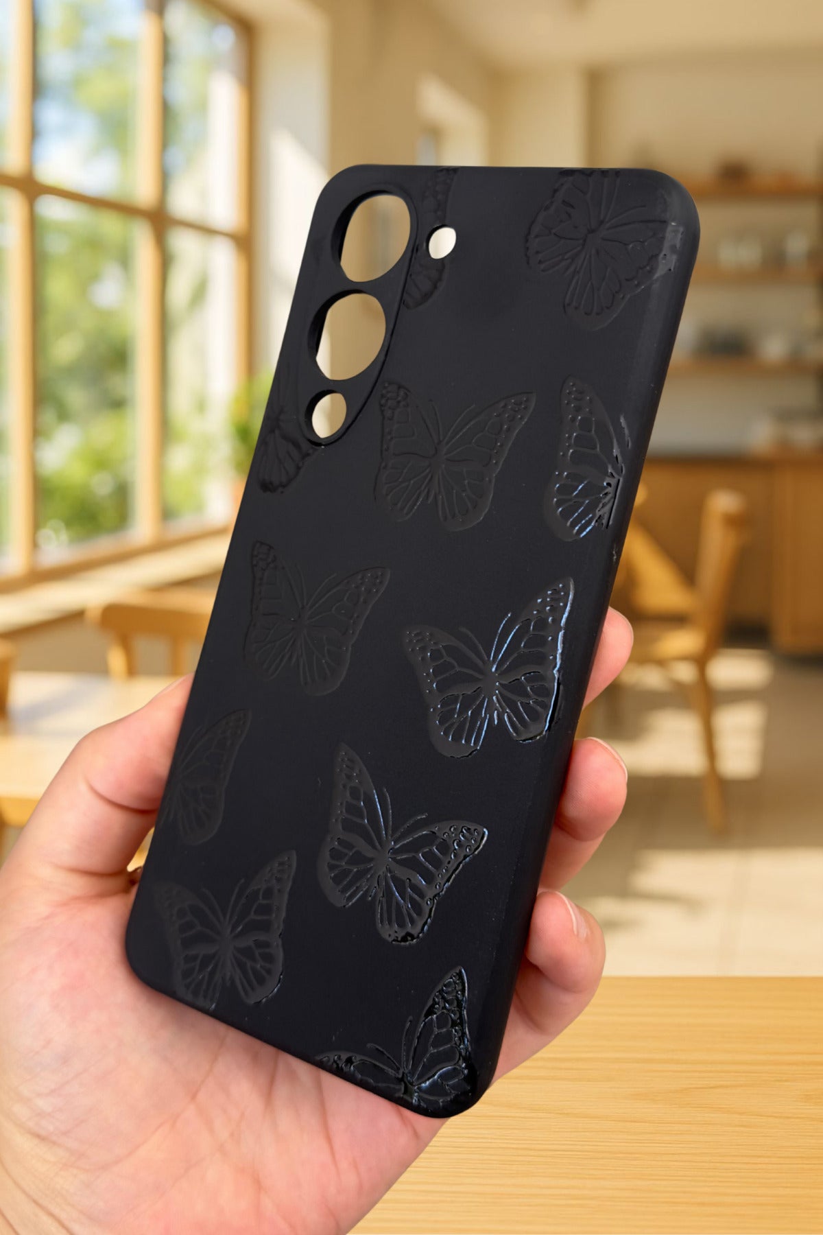 VİVO Y19 Uyumlu Siyah Kelebek Desenli Silikon Darbe Emici Klasik Korumalı Rubber Kılıf