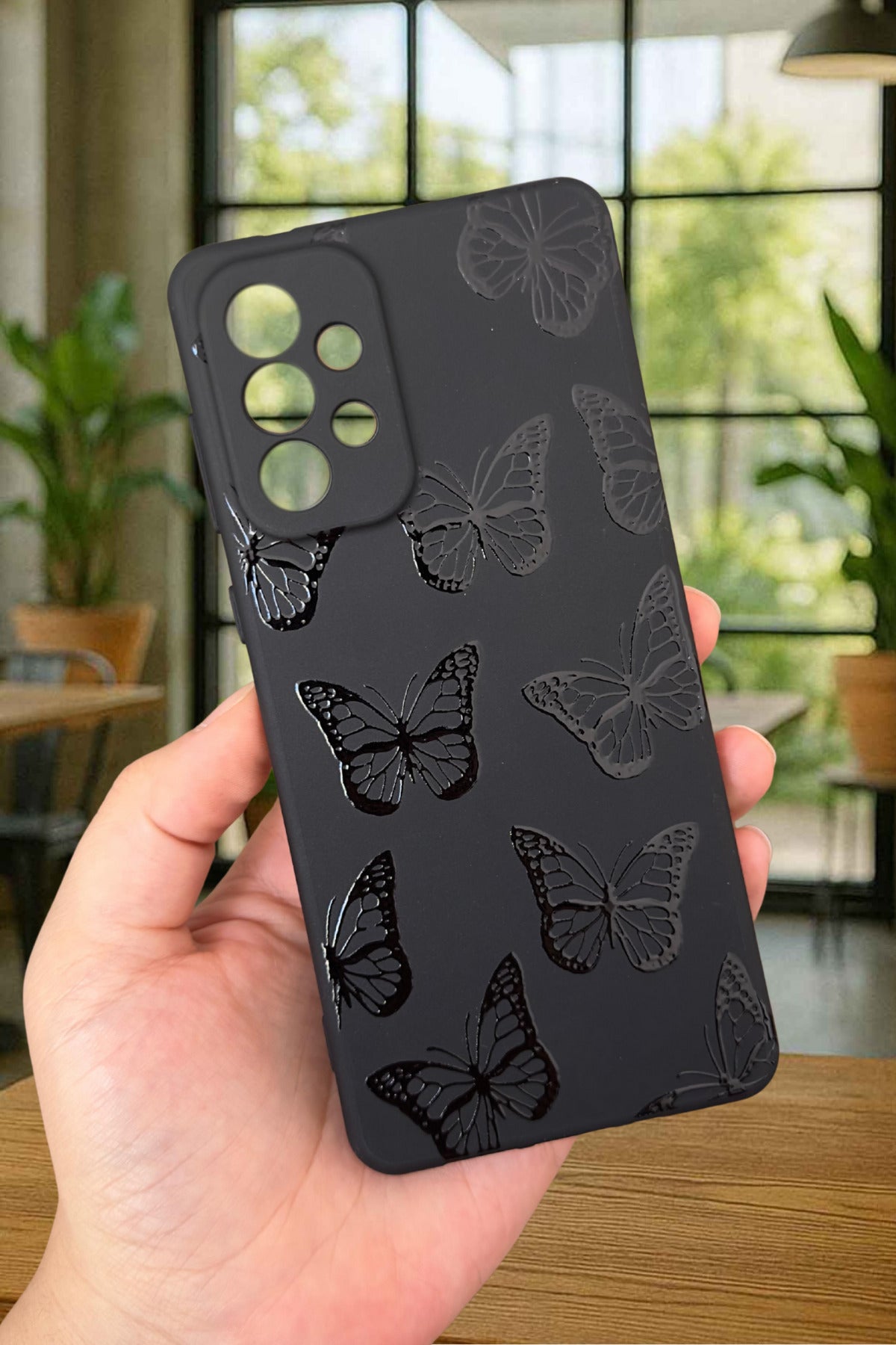 Samsung Galaxy A73 - Siyah Kelebek Desenli Silikon Darbe Emici Klasik Korumalı Rubber Kılıf