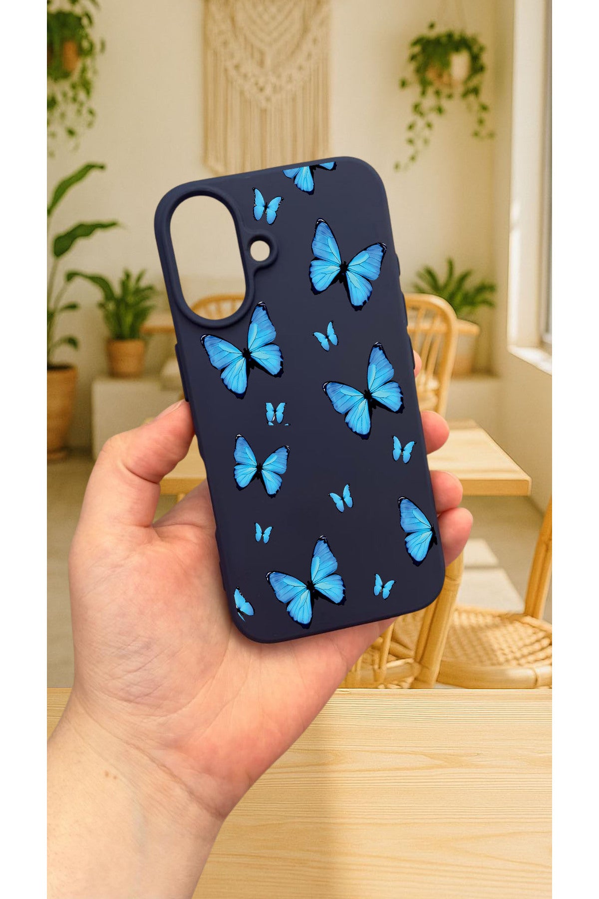 iPhone 16 -MAVİ KELEBEK DESENLİ Silikon Darbe Emici Klasik Korumalı Rubber Kılıf