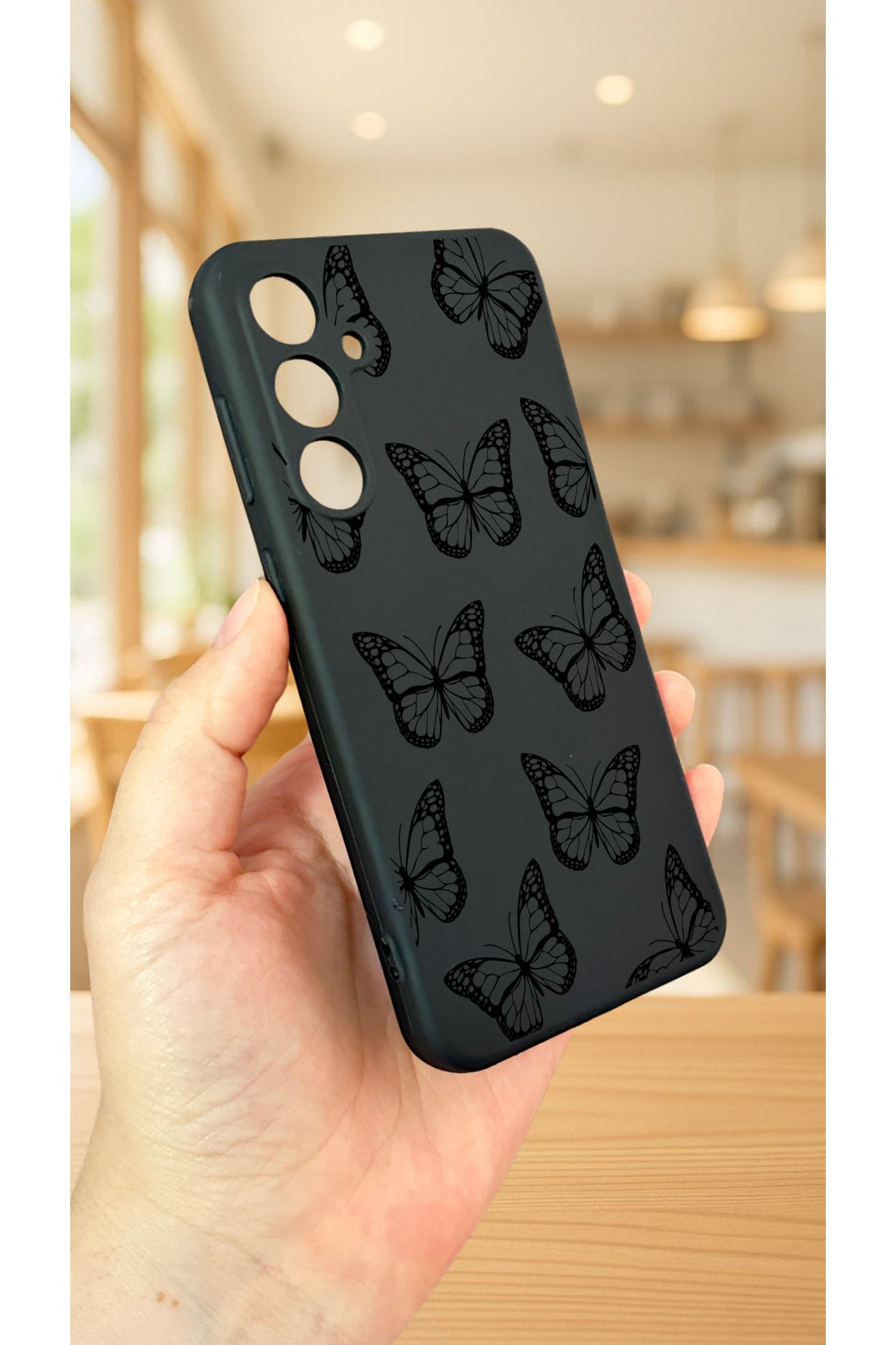 Samsung Galaxy S24FE -SİYAH KELEBEK DESENLİ Silikon Darbe Emici Klasik Korumalı Rubber Kılıf