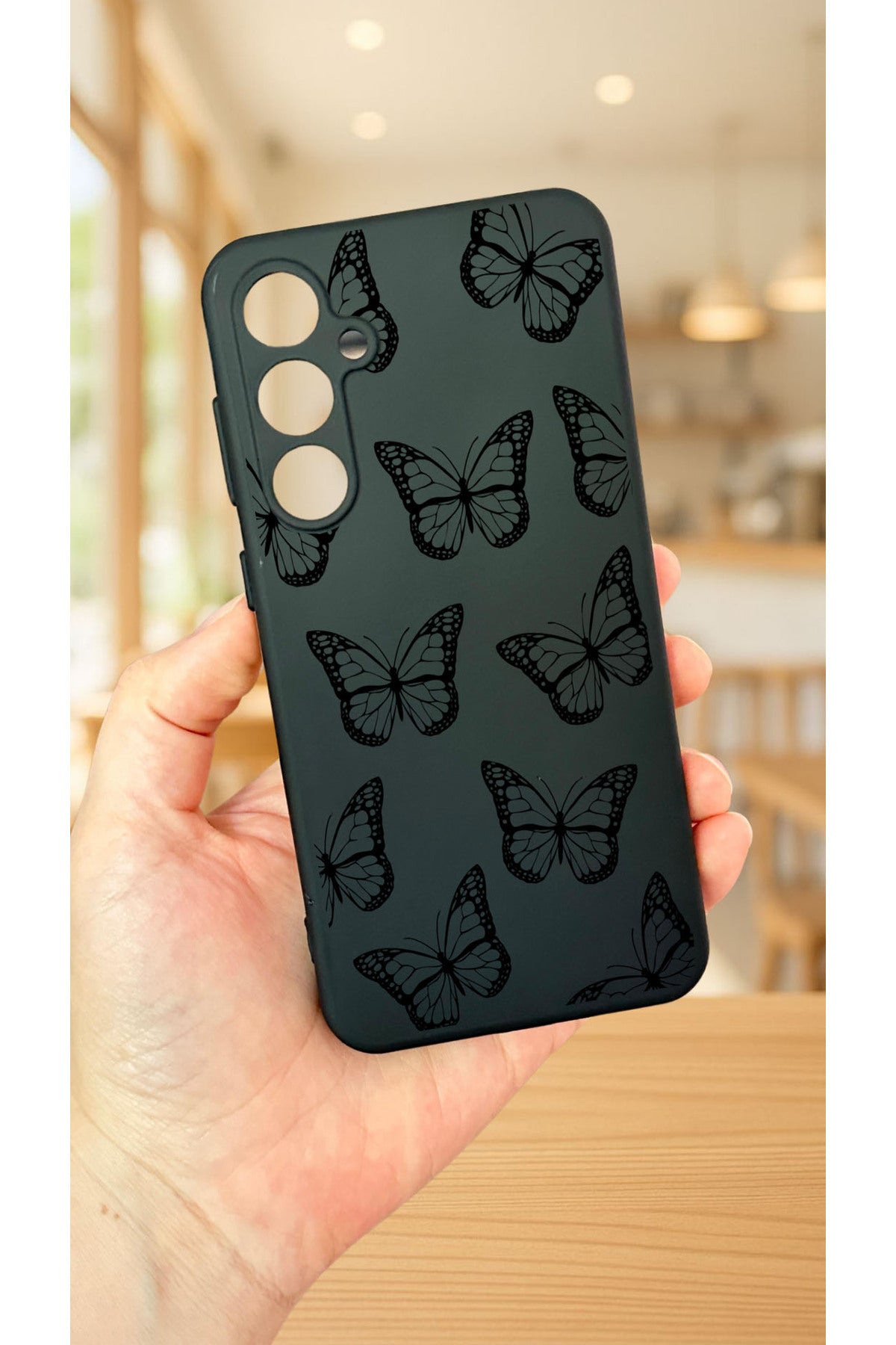 Samsung Galaxy S24FE -SİYAH KELEBEK DESENLİ Silikon Darbe Emici Klasik Korumalı Rubber Kılıf