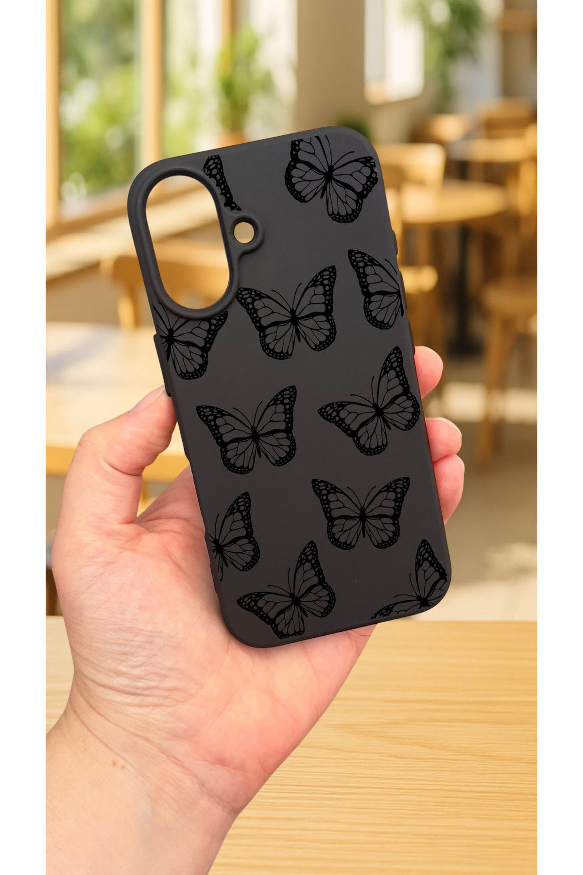 iPhone 16 -SİYAH KELEBEK DESENLİ Silikon Darbe Emici Klasik Korumalı Rubber Kılıf