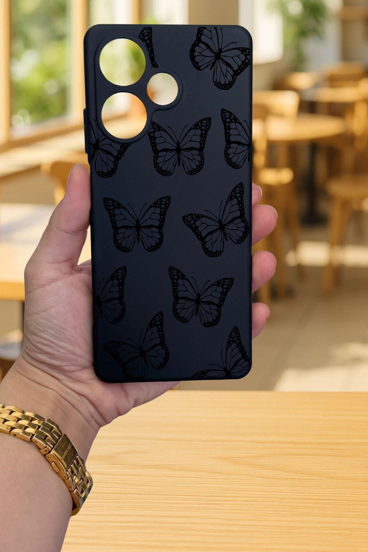 İNFİNİX HOT 30 - SİYAH KELEBEK DESENLİ Silikon Darbe Emici Klasik Korumalı Rubber Kılıf