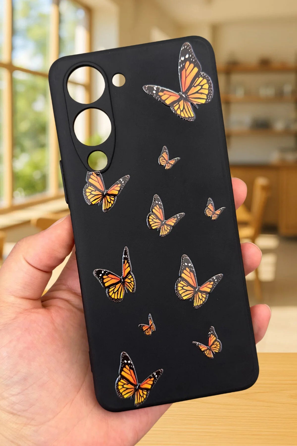 VİVO Y19 Uyumlu Turuncu Kelebek Desenli Silikon Darbe Emici Klasik Korumalı Rubber Kılıf