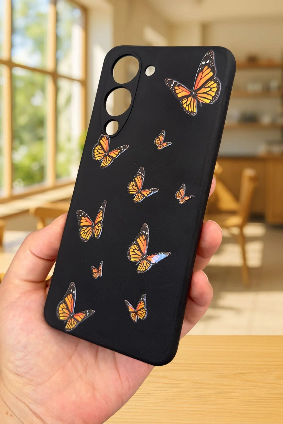 VİVO Y19 Uyumlu Turuncu Kelebek Desenli Silikon Darbe Emici Klasik Korumalı Rubber Kılıf