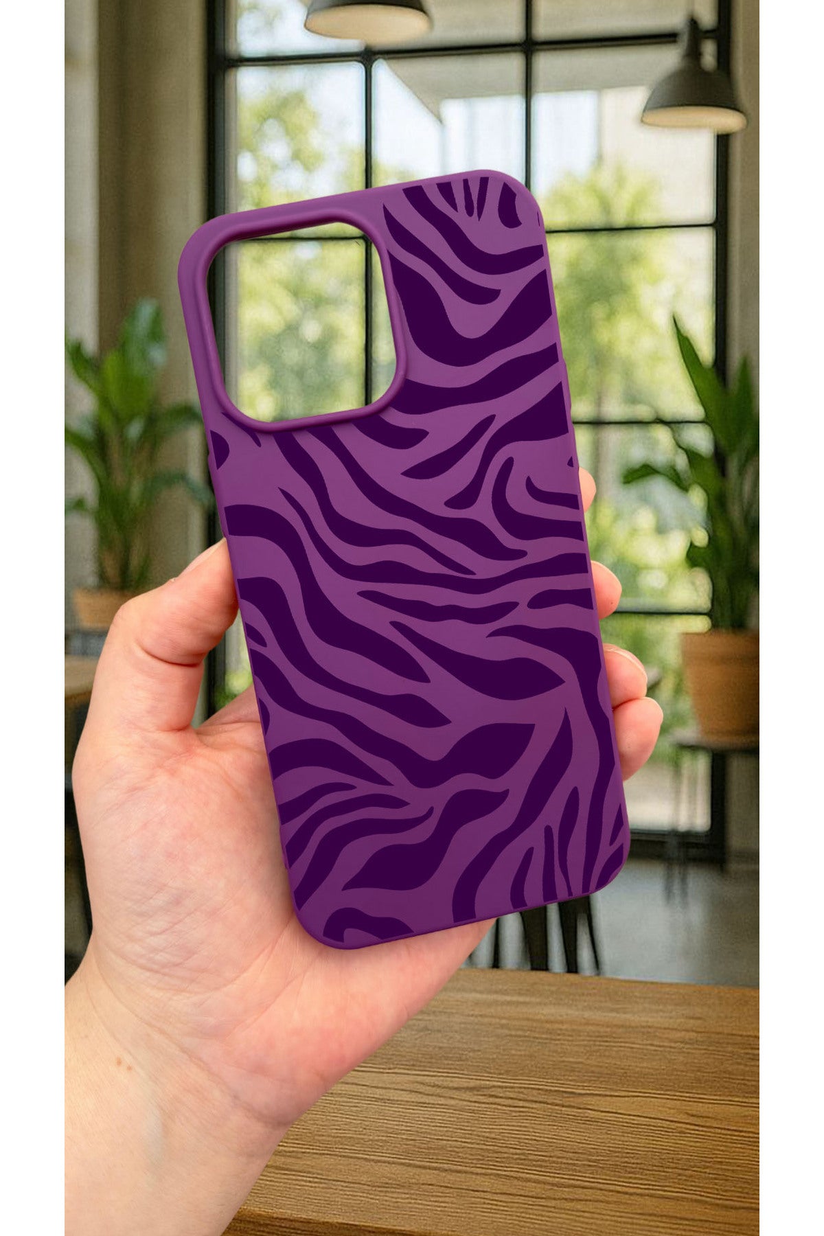 iPhone 15 Pro Max -MOR ZEBRA DESENLİ Silikon Darbe Emici Klasik Korumalı Rubber Kılıf